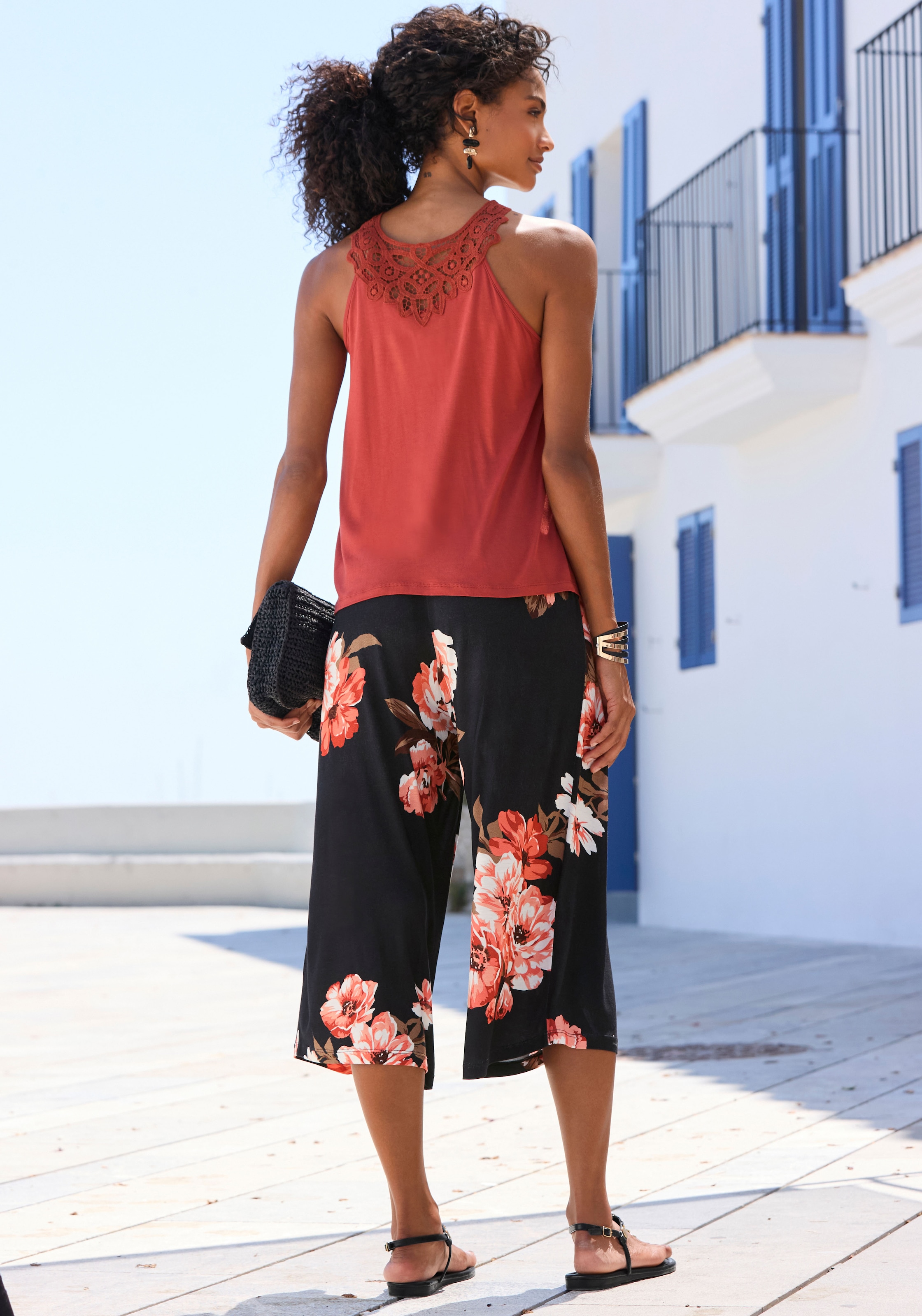 Vivance Culotte »mit extra weitem Bein aus luftig-leichter Viskose mit Blumendruck«  bequeme Schlupfhose mit modischen Falten, Strandhose, Sommerhose