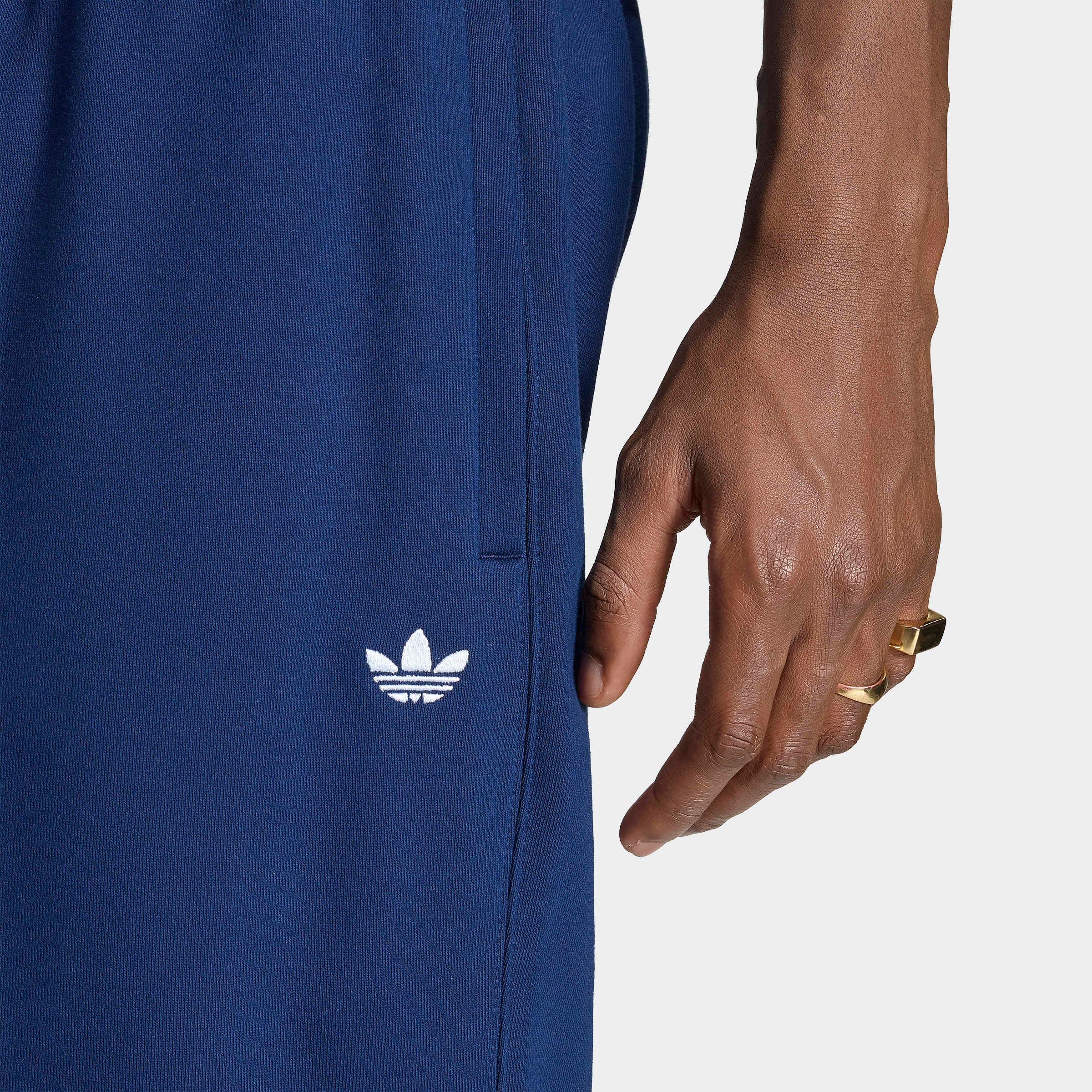 adidas Originals Sporthose »ESS OPEN PT«  sportlicher Stil, normal-weite Passform, ohne Verschluss