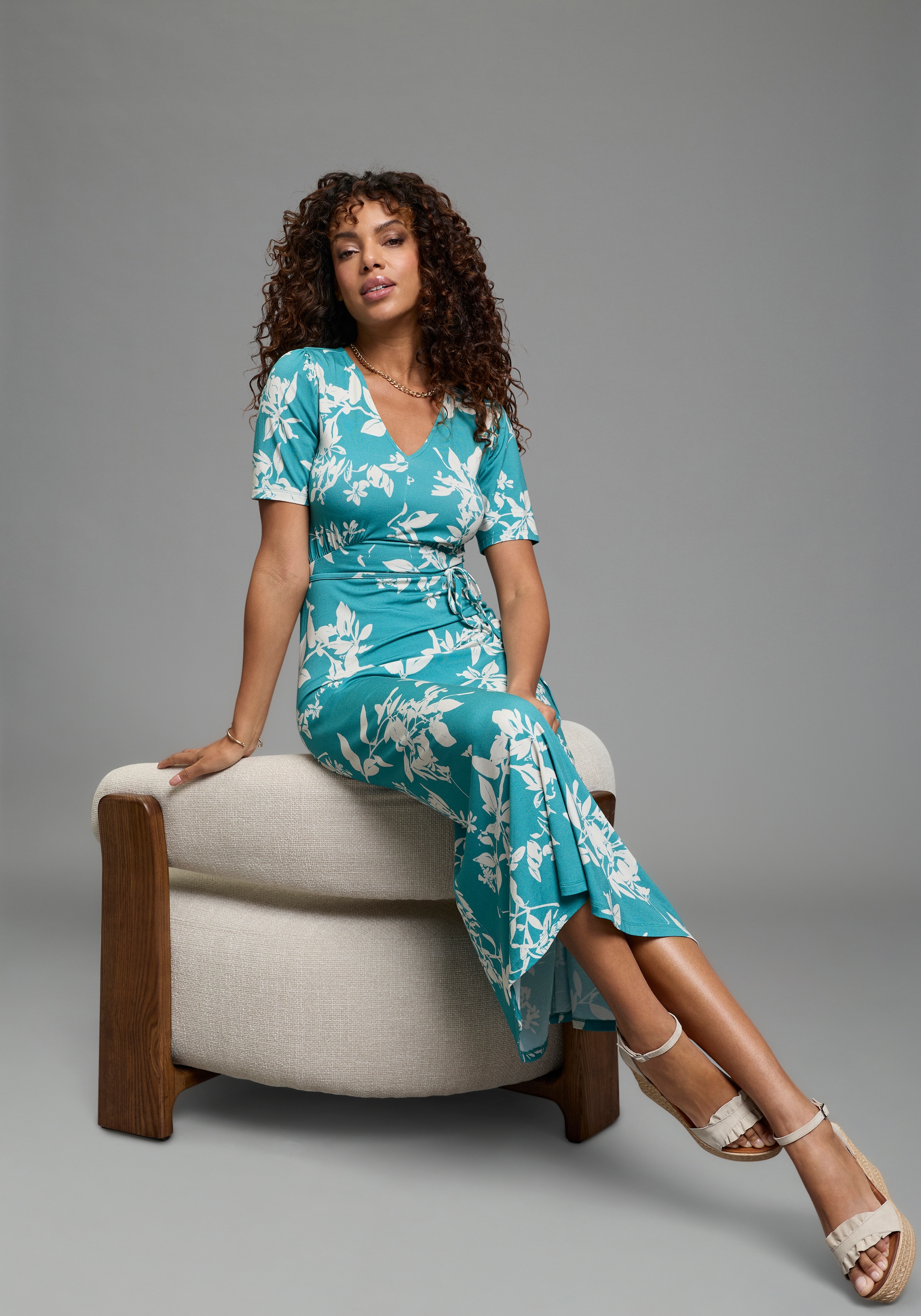 Laura Scott Midikleid in floralem Druck, aus Viskose und Elasthan günstig online kaufen