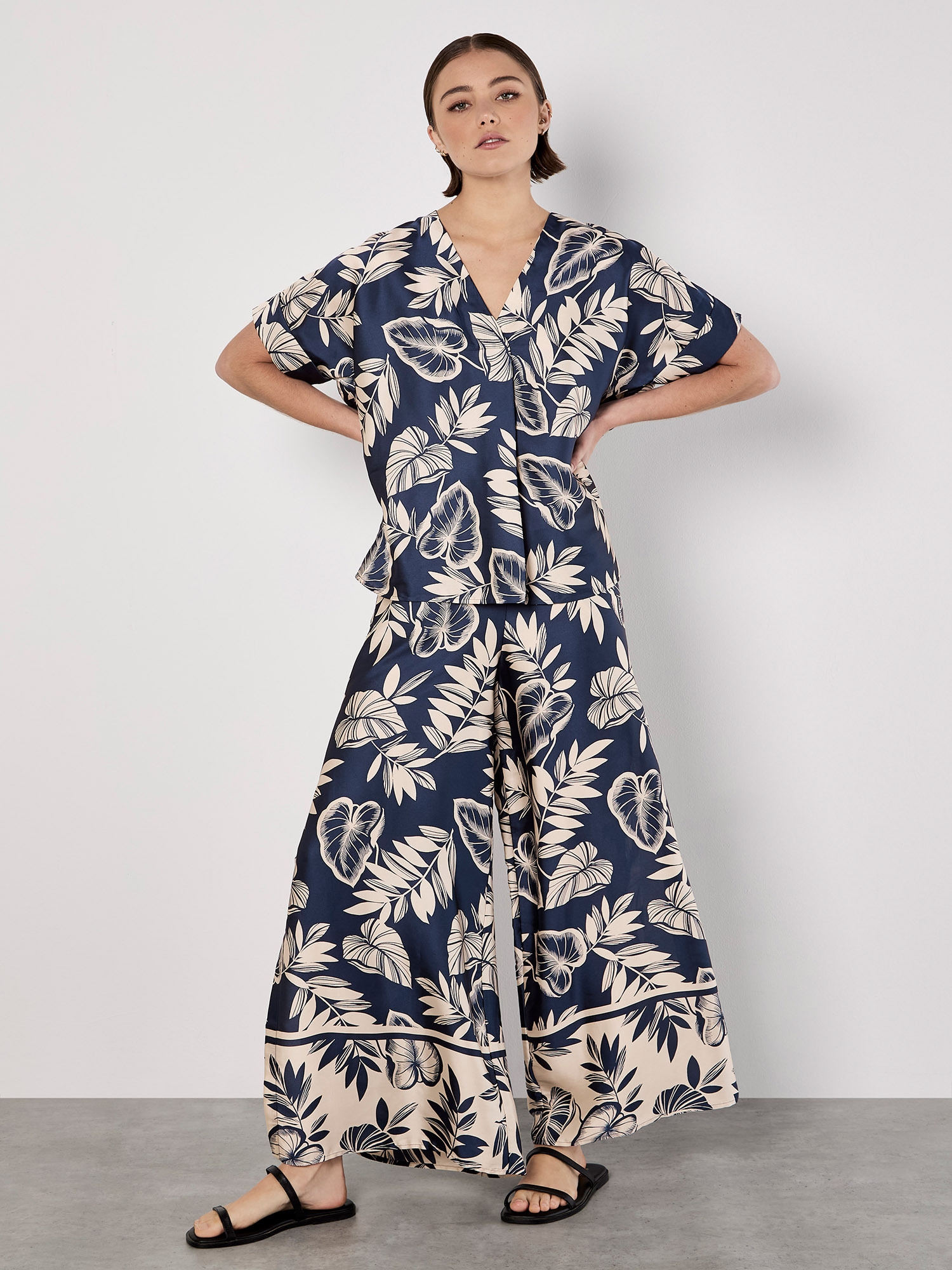 Apricot Palazzohose »Satinhose«  mit Palmenblätterdruck