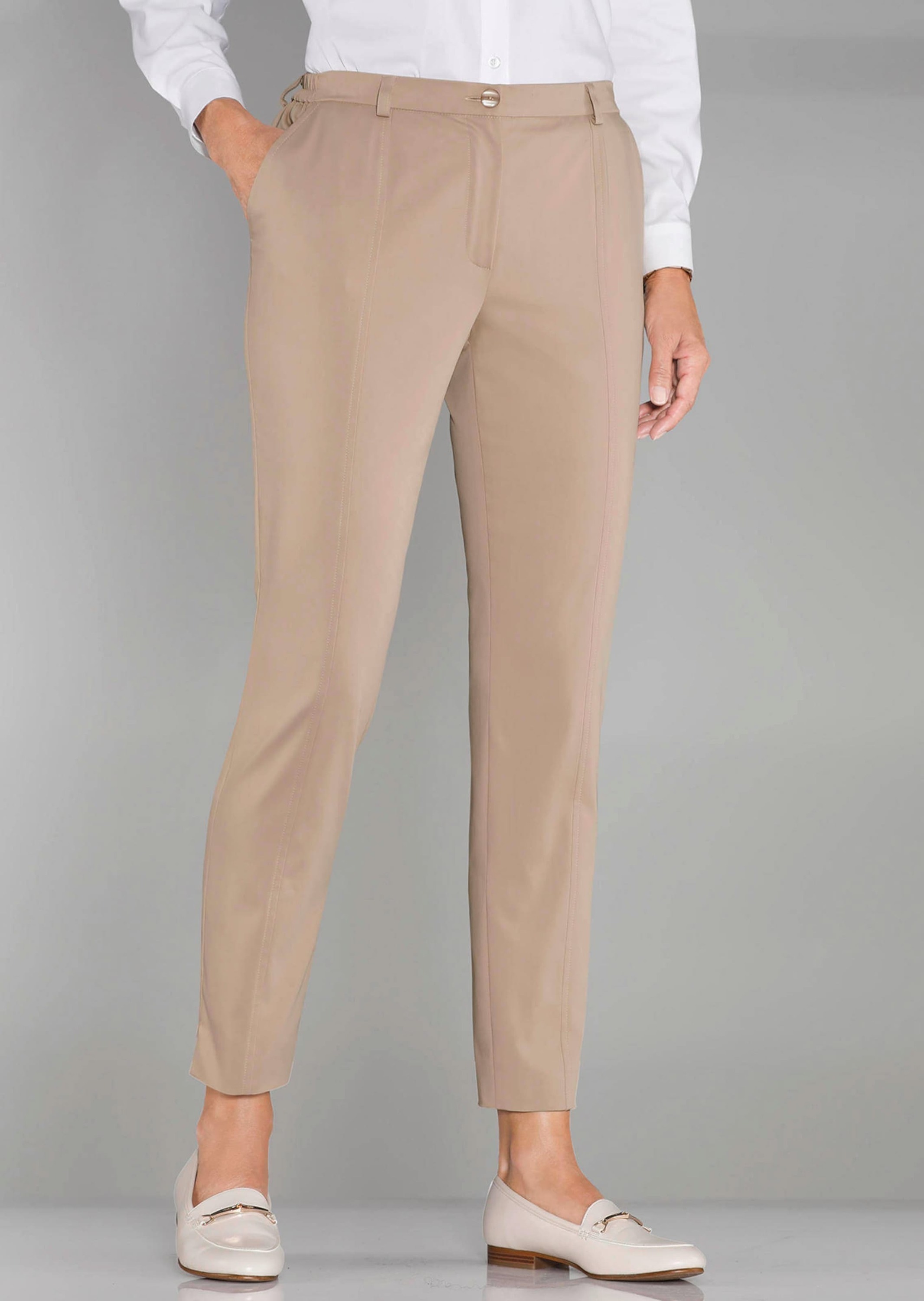 Thumbnail - GOLDNER Stoffhose "Kurzgröße Sportive Hose Anna aus Satin"