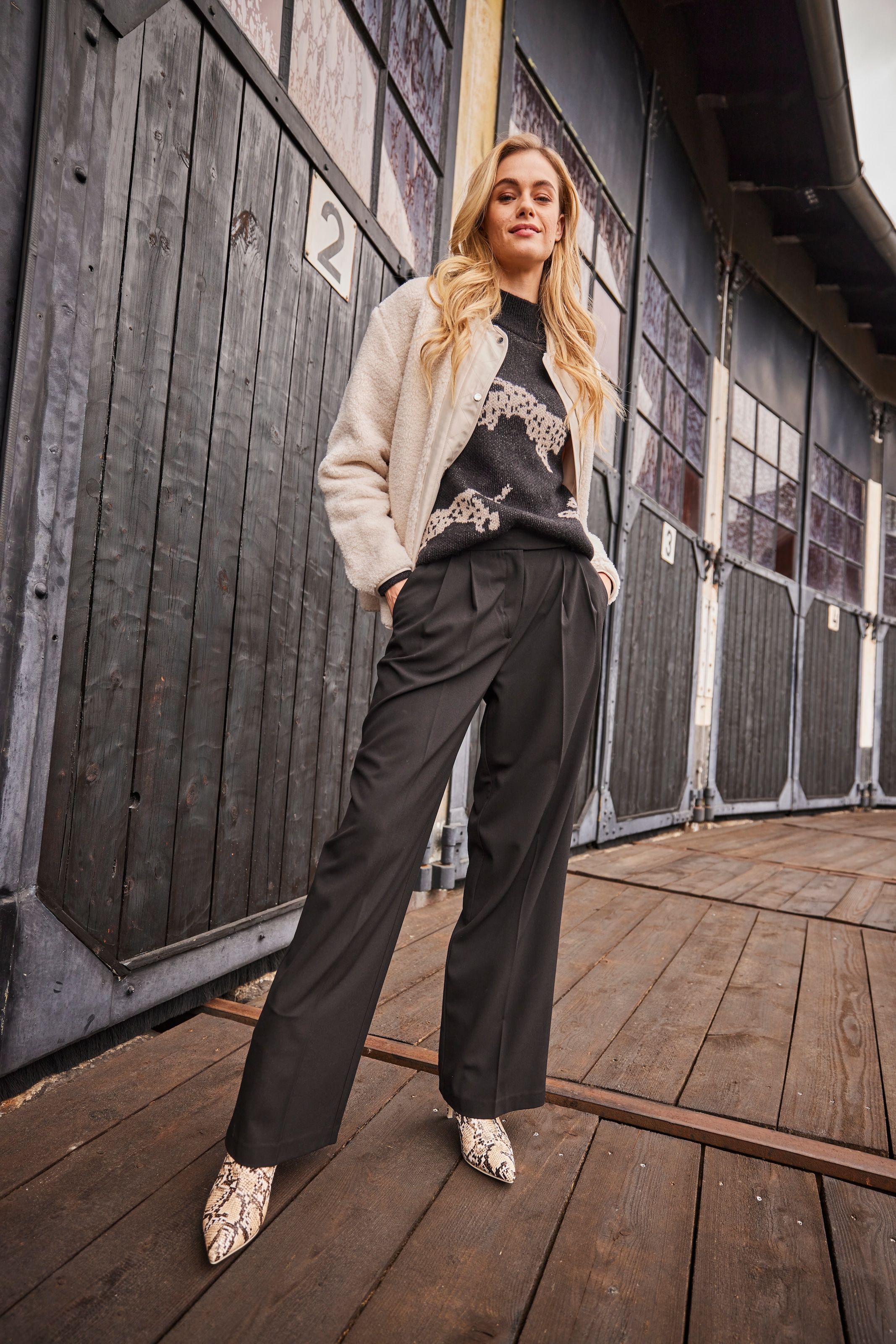 Aniston CASUAL Anzughose, mit Bundfalten - NEUE KOLLEKTION