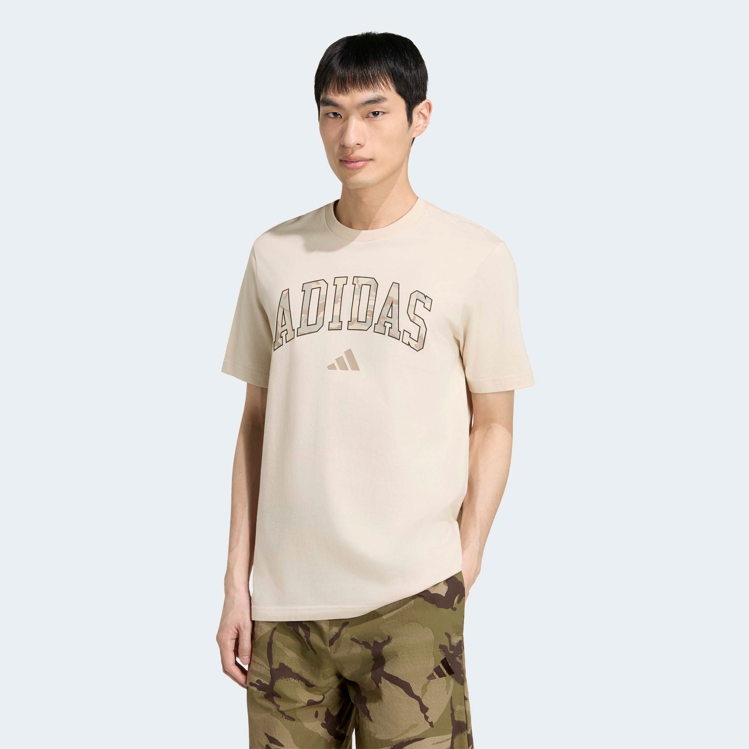 adidas Sportswear T-Shirt "CAMO SCRIPT GRAPHIC" für Erwachsene, sportlicher Stil, ohne Verschluss, Basic-Design