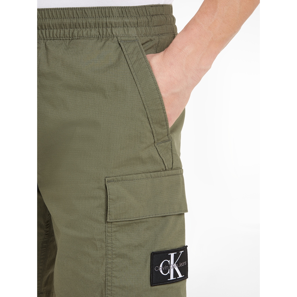 Calvin Klein Jeans Sweatshorts »WASHED CARGO SHORT«, mit Logopatch