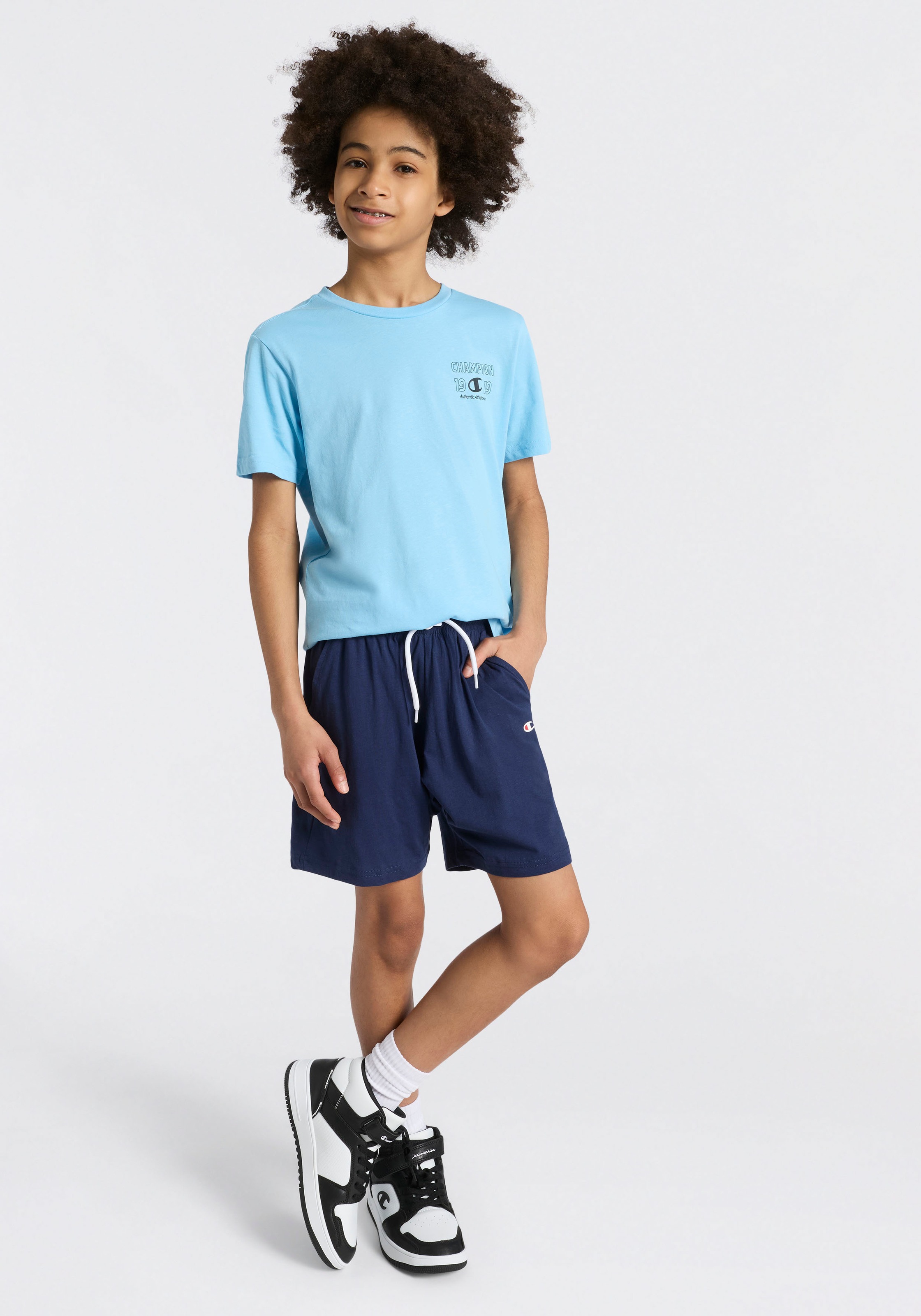 Champion T-Shirt & Shorts »Graphic T-Shirt and Shorts Set« 2 tlg. für sportliche Aktivitäten, sportlicher Stil