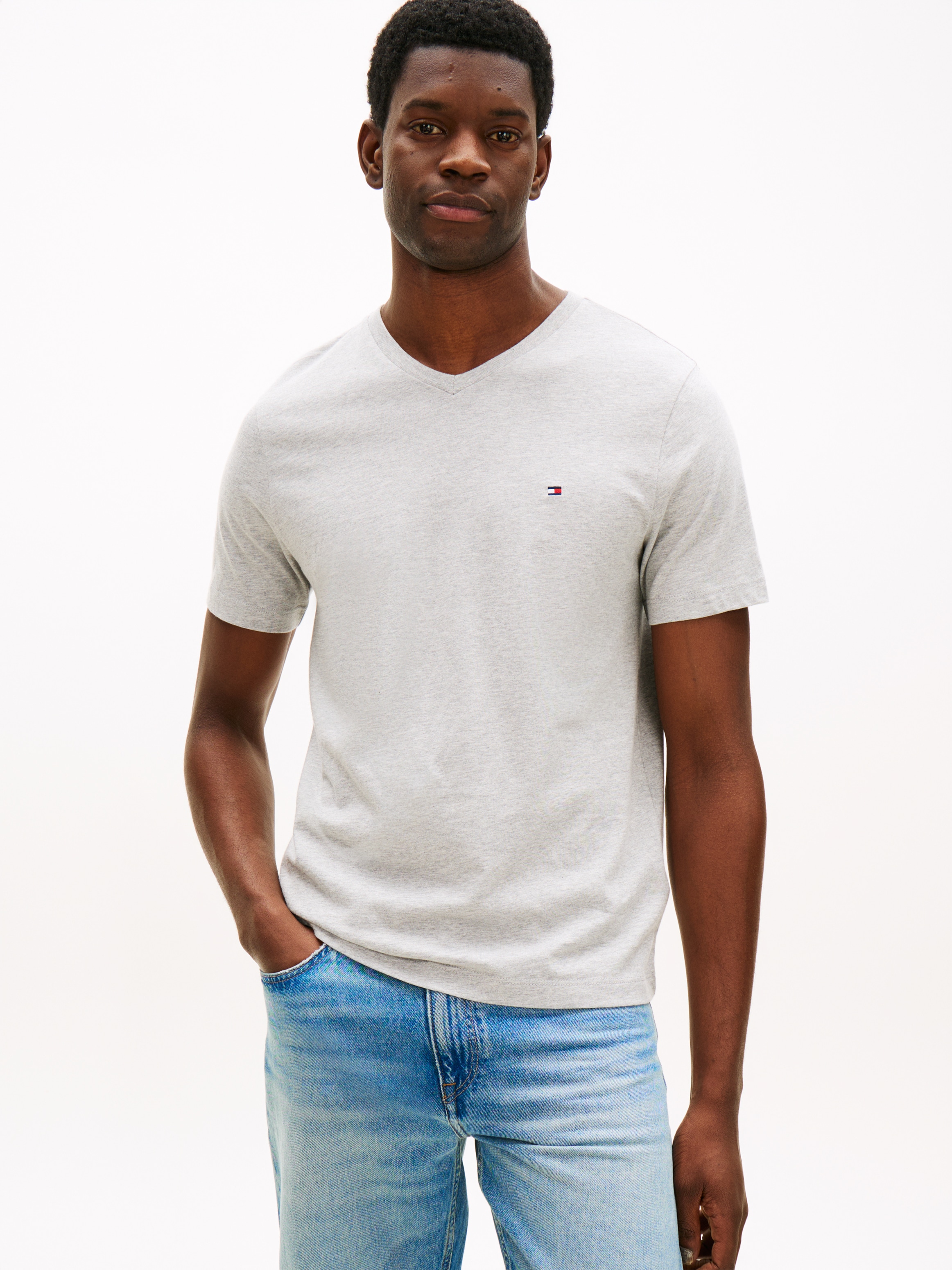 Tommy Hilfiger V-Shirt "ESSENTIAL V-NECK TEE mit V-Ausschnitt und Markenlab günstig online kaufen