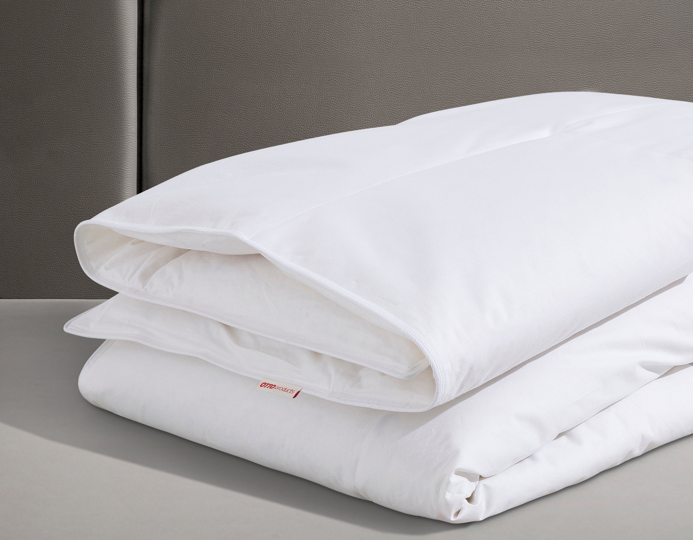 OTTO products Daunenbettdecke »Jannika«, normal, Füllung 80% Daunen & 20% Federn, Bezug 100% Baumwolle, (1 St.), plastikfreie Verpackung