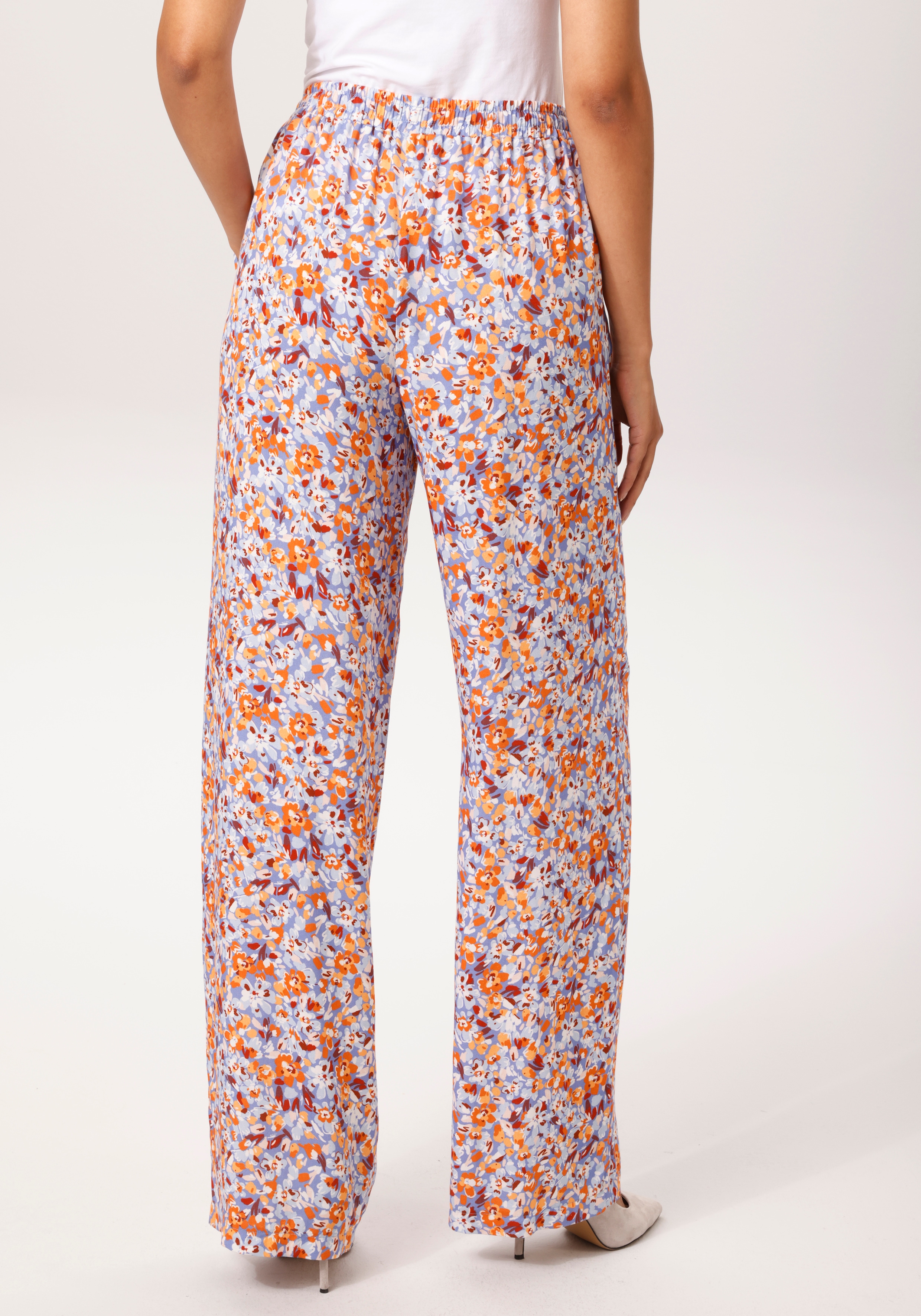 Aniston CASUAL Schlupfhose mit farbharmonischen, grafischen Blumen bedruckt