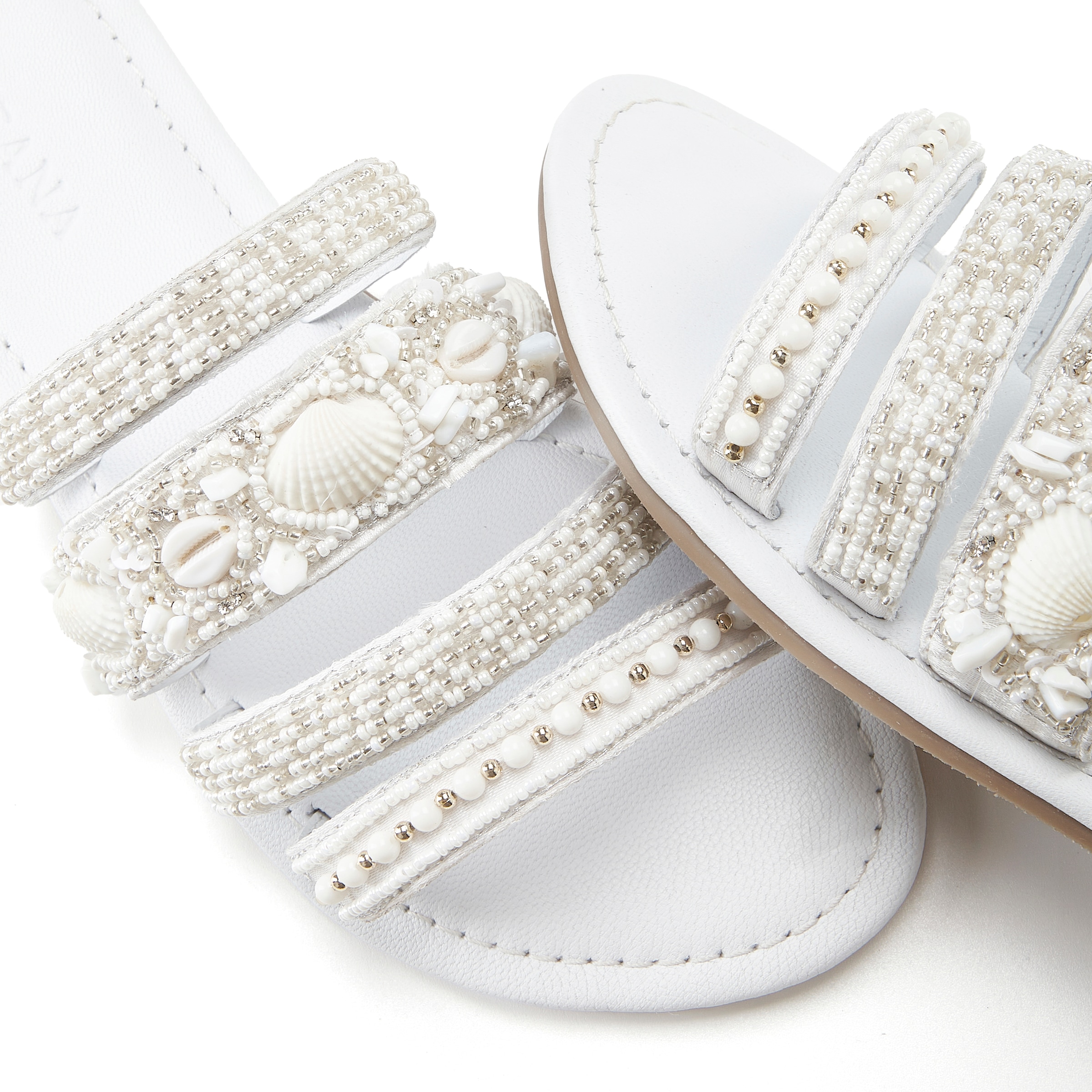 LASCANA Pantolette »Sandale, Sommerschuh, Mule,«, mit aufwendig verzierten Riemchen