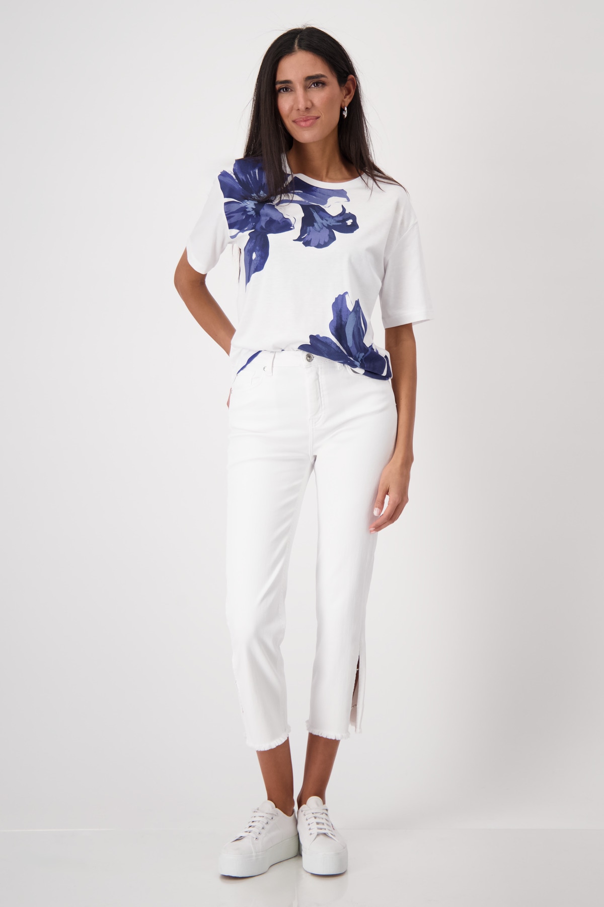 Monari T-Shirt »Shirt Blumen plaziert«, Mit Rundhalsausschnitt