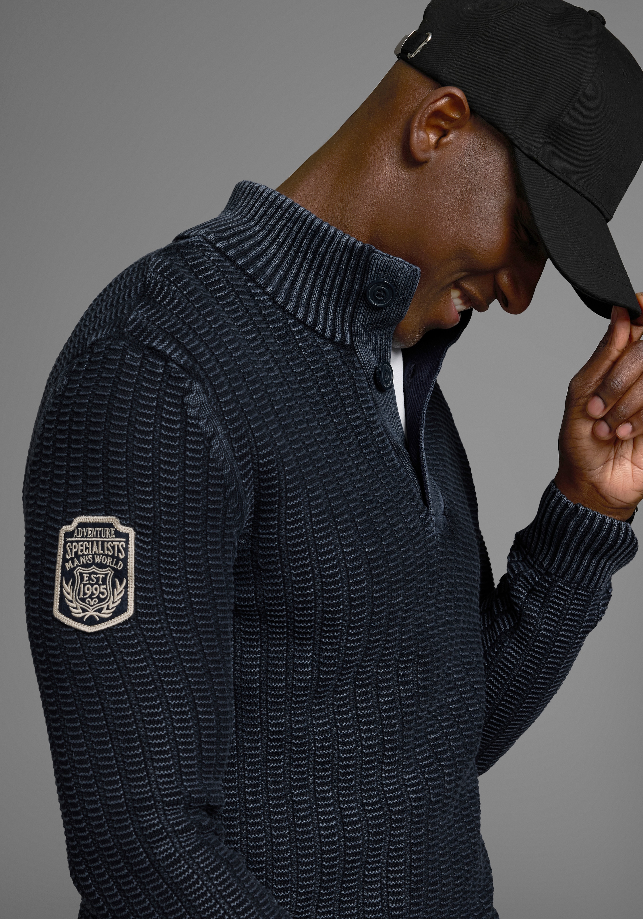 Man's World Troyer »Bis Größe 5 XL«, mit Ärmelbadge