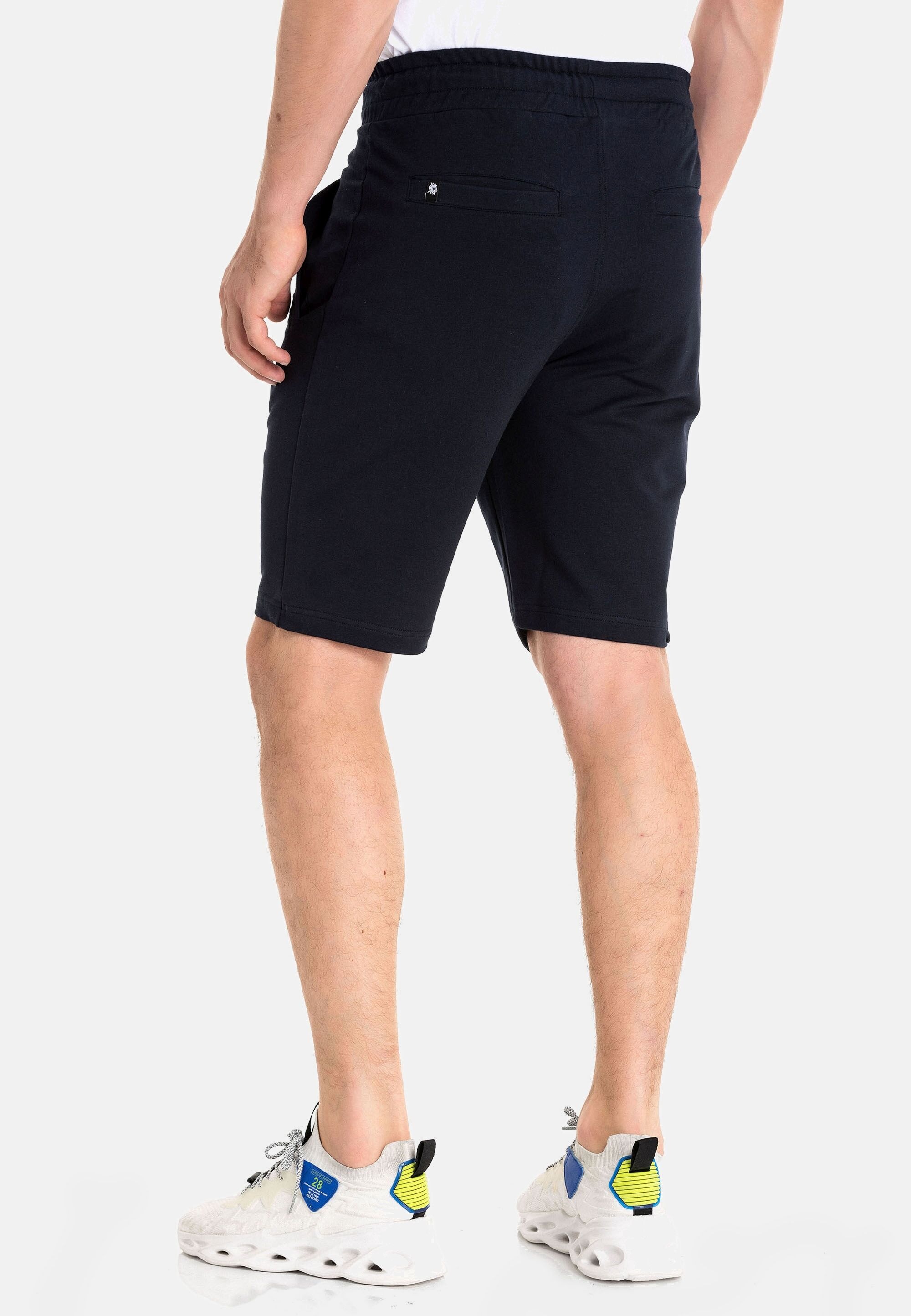 Cipo & Baxx Stoffhose »Shorts«, elastischer Bund mit Kordelzug
