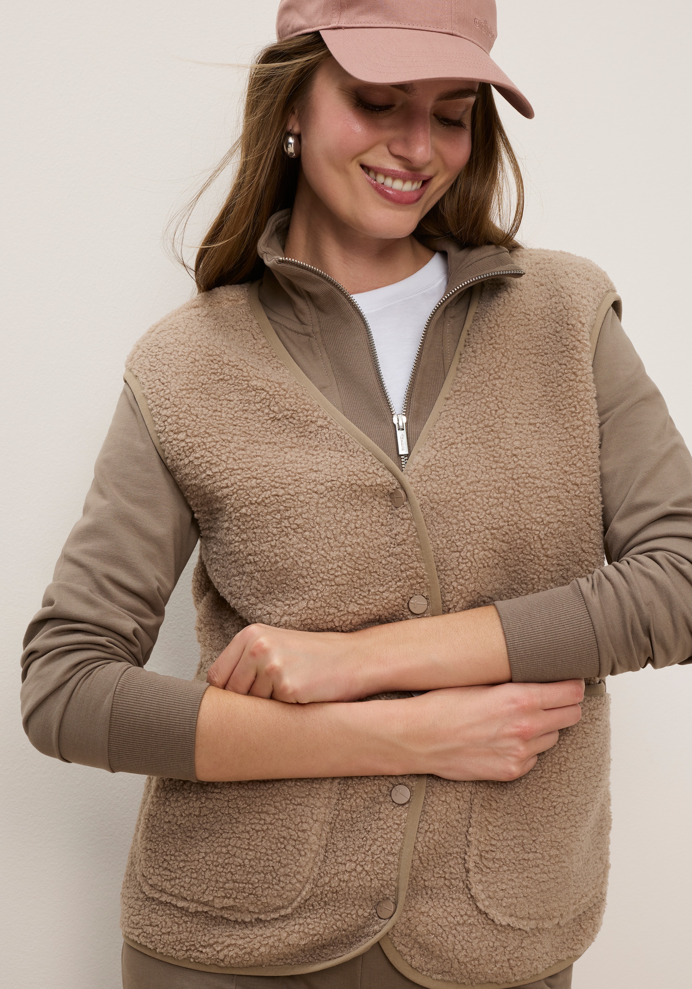 Tamaris Kurzweste aus Teddy Fleece, mit Druckknöpfen