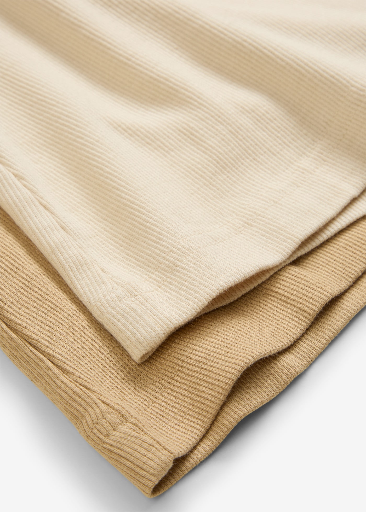 bonprix T-Shirt Packung, 2er,  aus Baumwoll-Elasthan-Mix, schmale Passform, Halbarm-Design