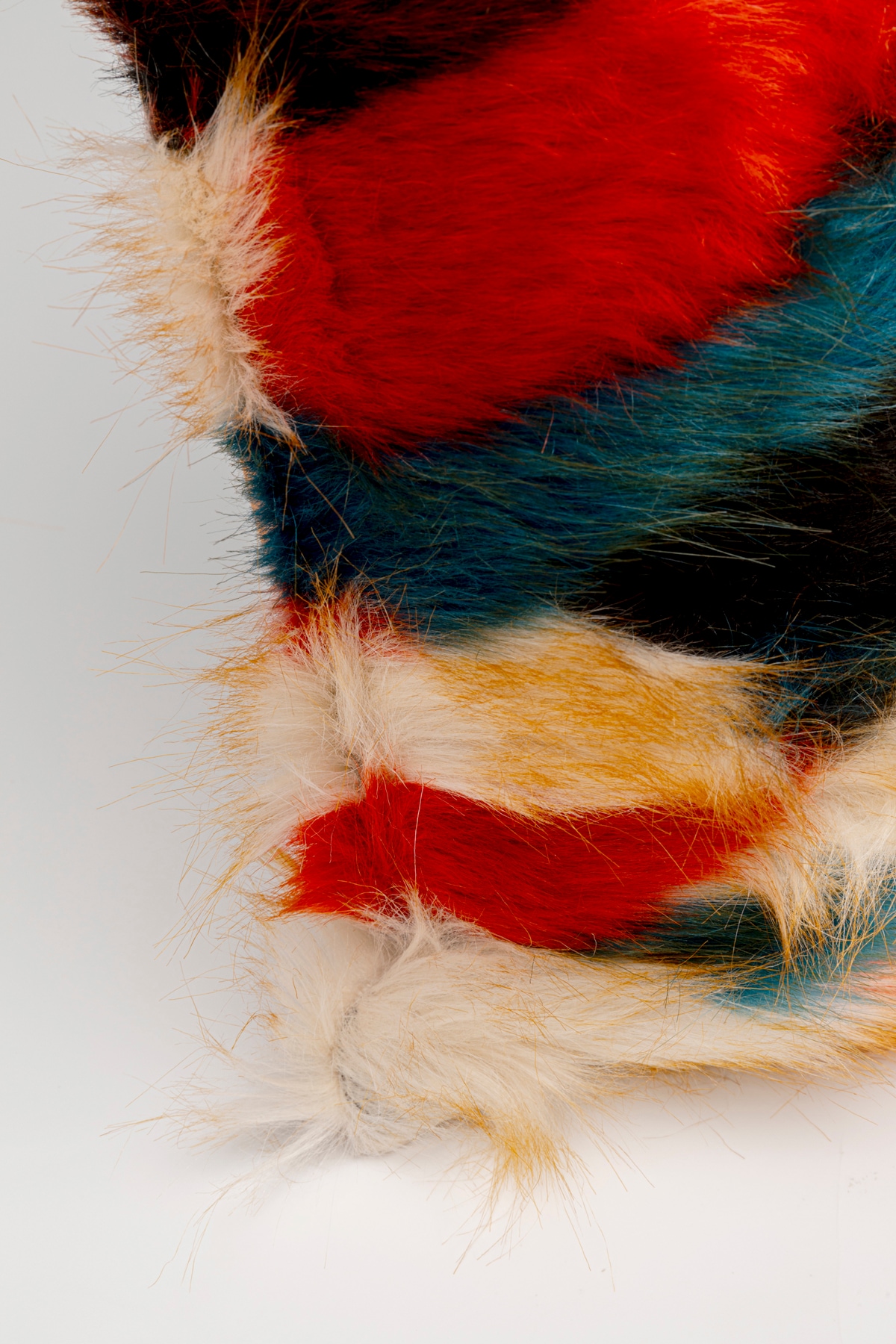 Kare Design Dekokissen »Glammer Colore, Kissenhülle mit Füllung, 45x45 cm« stützt Kopf und Nacken angenehm und sorgt für erholsamen Schlaf