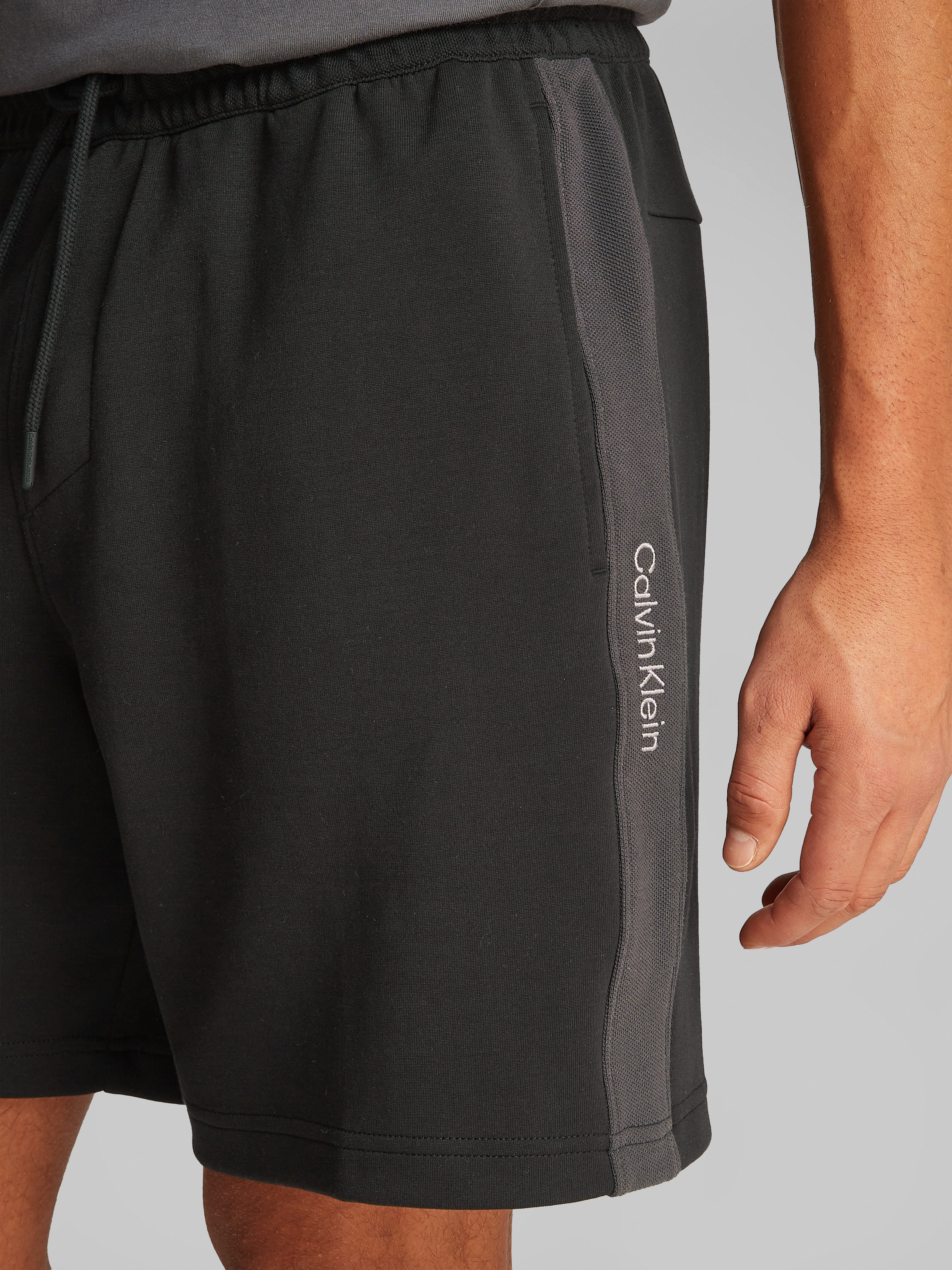 Calvin Klein Jeans Shorts »LOGO TAPE SHORT«, mit Logobändern