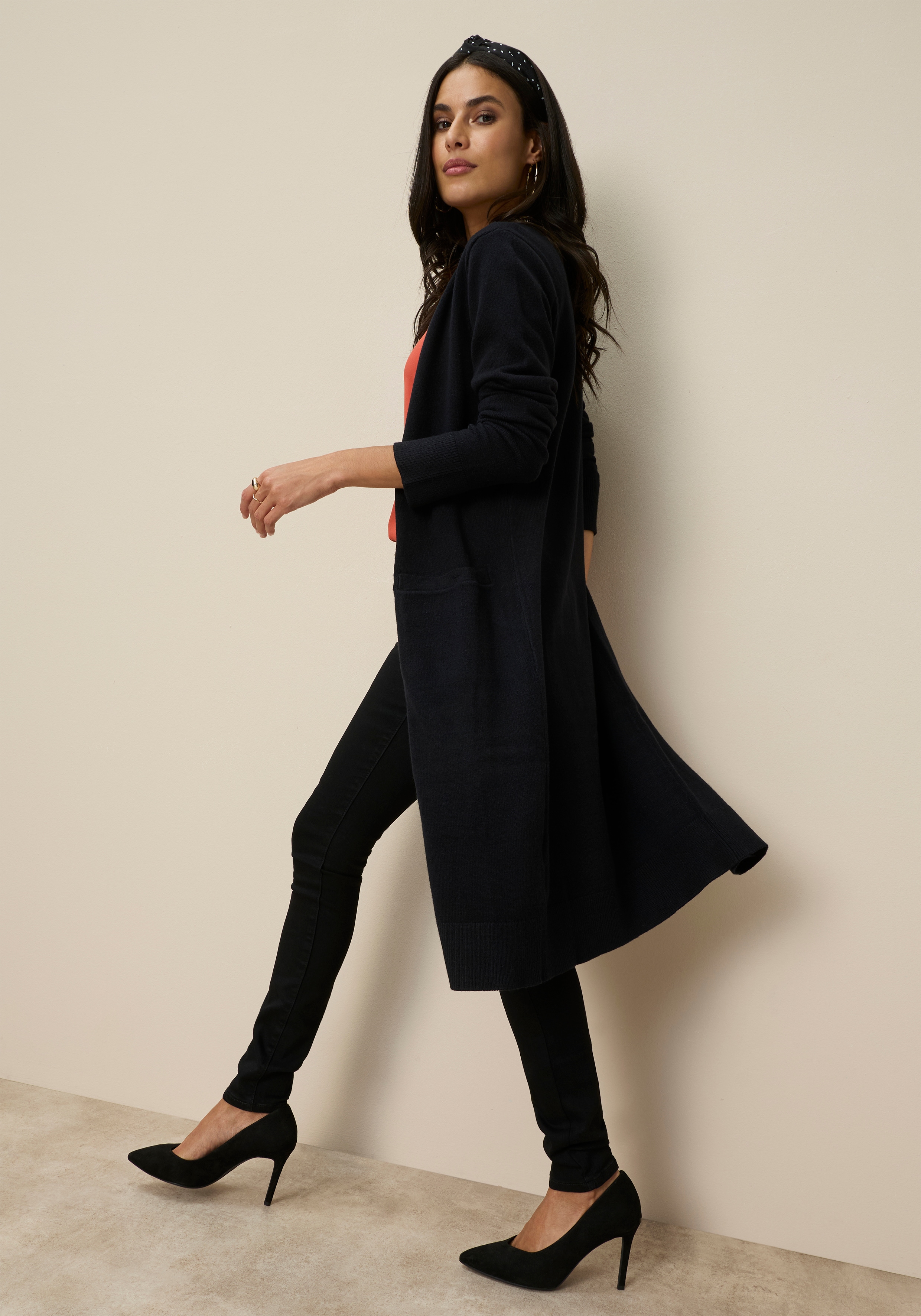 Tamaris Strickjacke "mit figurumspielender Passform" in Longform aus kuschligem Viskosegestrick