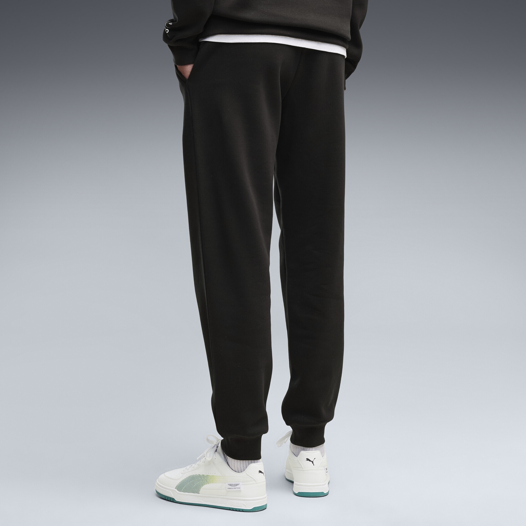 PUMA Sporthose »PUMA x ASTON MARTIN ARAMCO F1® TEAM Essentials Jogginghose«