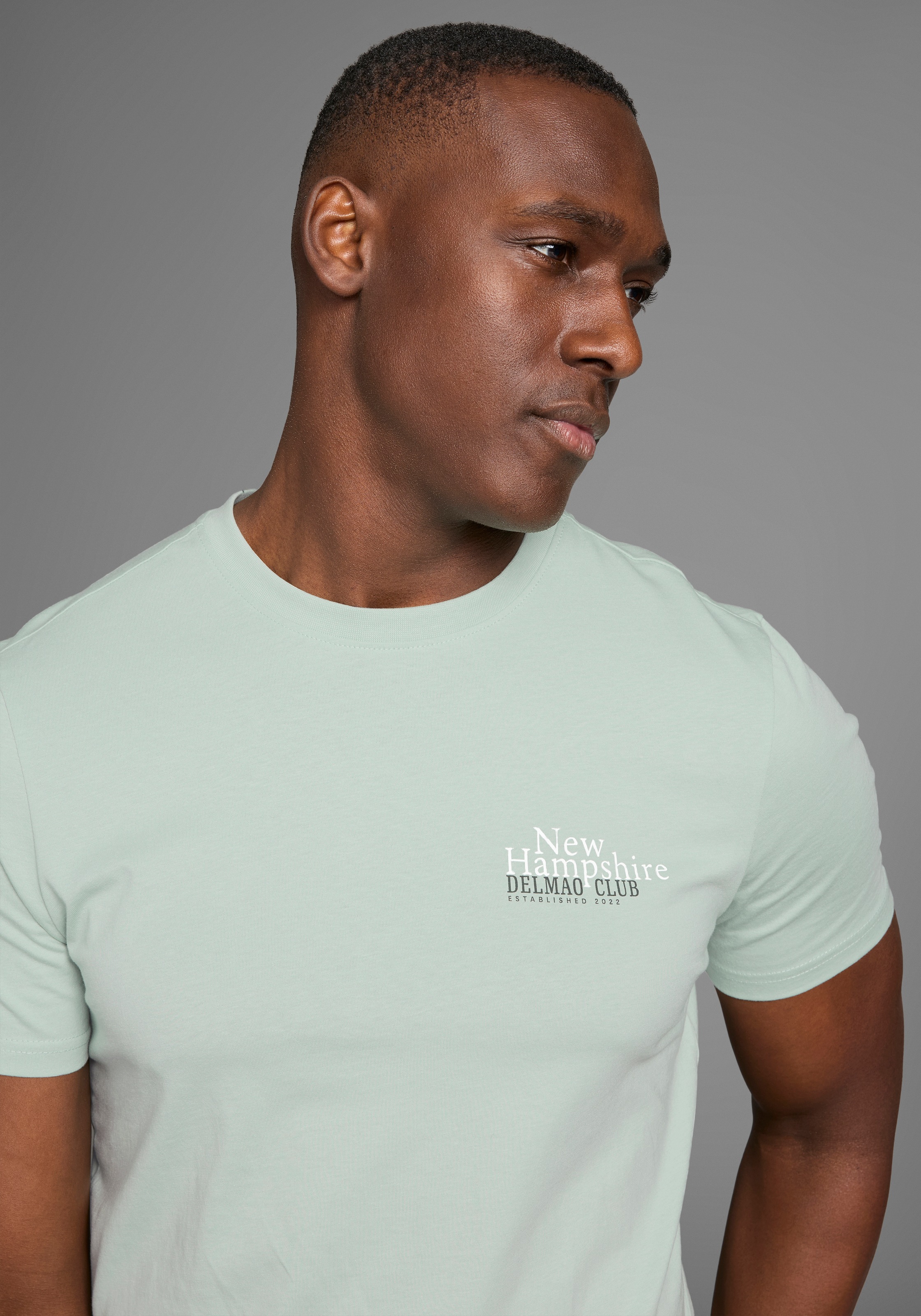 Thumbnail - DELMAO T-Shirt, mit dezentem Logo-Schriftzug im Club-Design