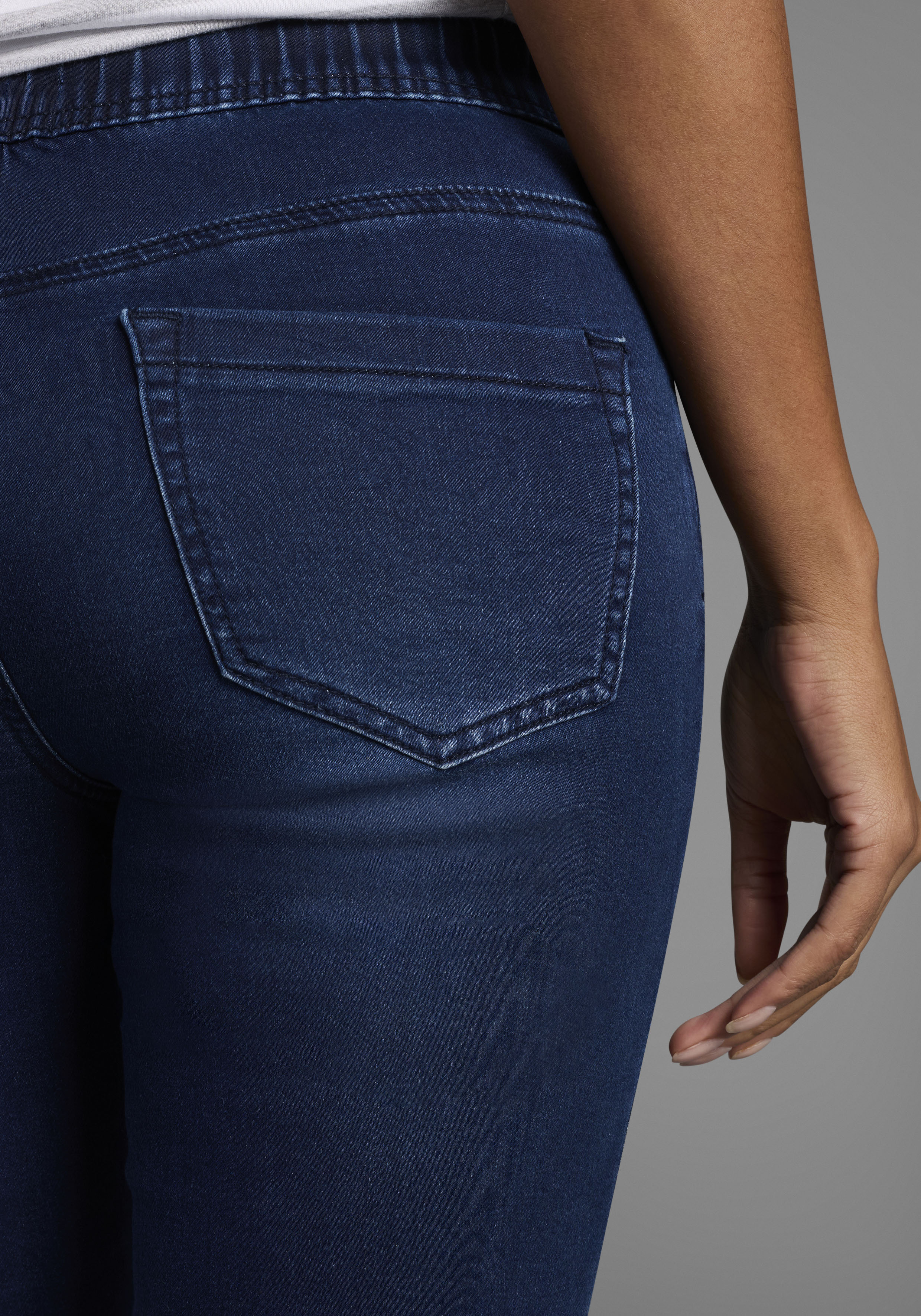 Thumbnail - Arizona Jogg-Jeansbermudas hohe Leibhöhe, krempelbare Beinabschlüsse, Used-Look