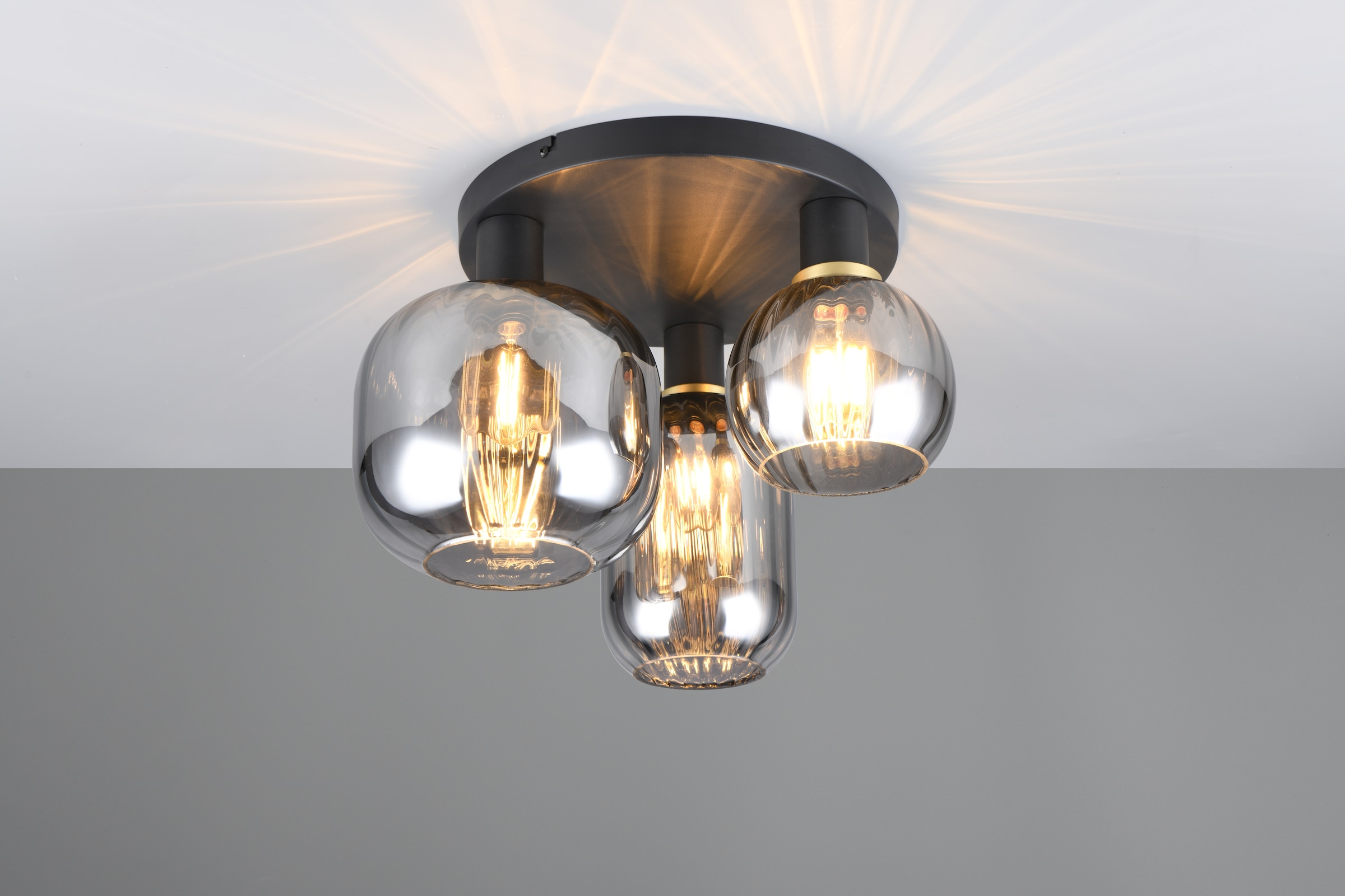 TRIO Leuchten Deckenleuchte »DIVA, E27 Deckenlampe 3-flammig mit Glasschirm, exkl 3xE27 max 10W«, 3 flammig, Leuchtmittel E27 | Leuchtmittel wechselbar, Deckenlampe Ø 39cm, Glasschirme in 3 Formen, Lampe Wohnzimmer Küche