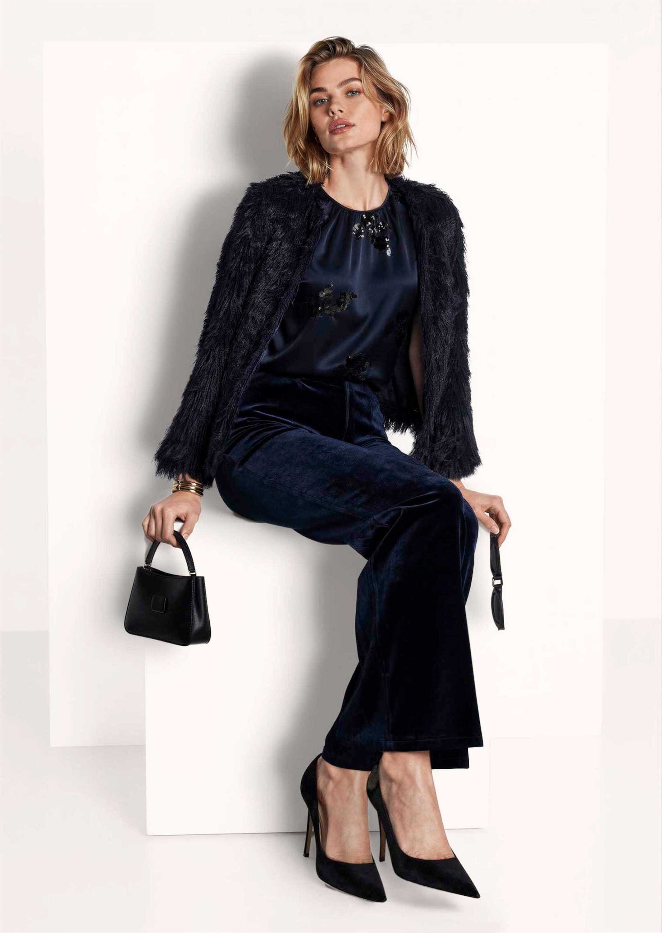 MADELEINE Langarmshirt »Shirt Festliche Jacke in Feder-Optik«