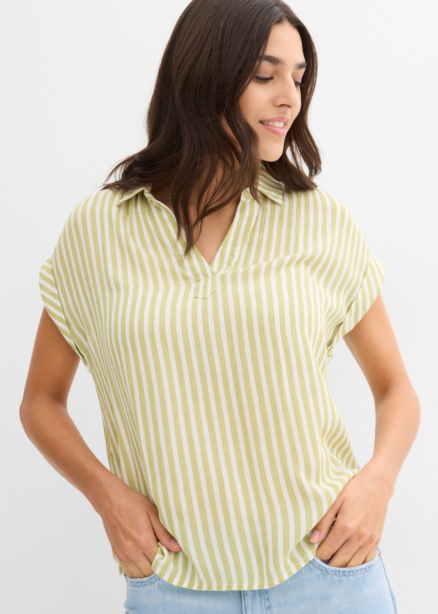 bonprix Kurzarmbluse "Kurzarmbluse aus fließender Viskose" Loose Fit, für einen luftigen Look, aus Viskose, gestreift
