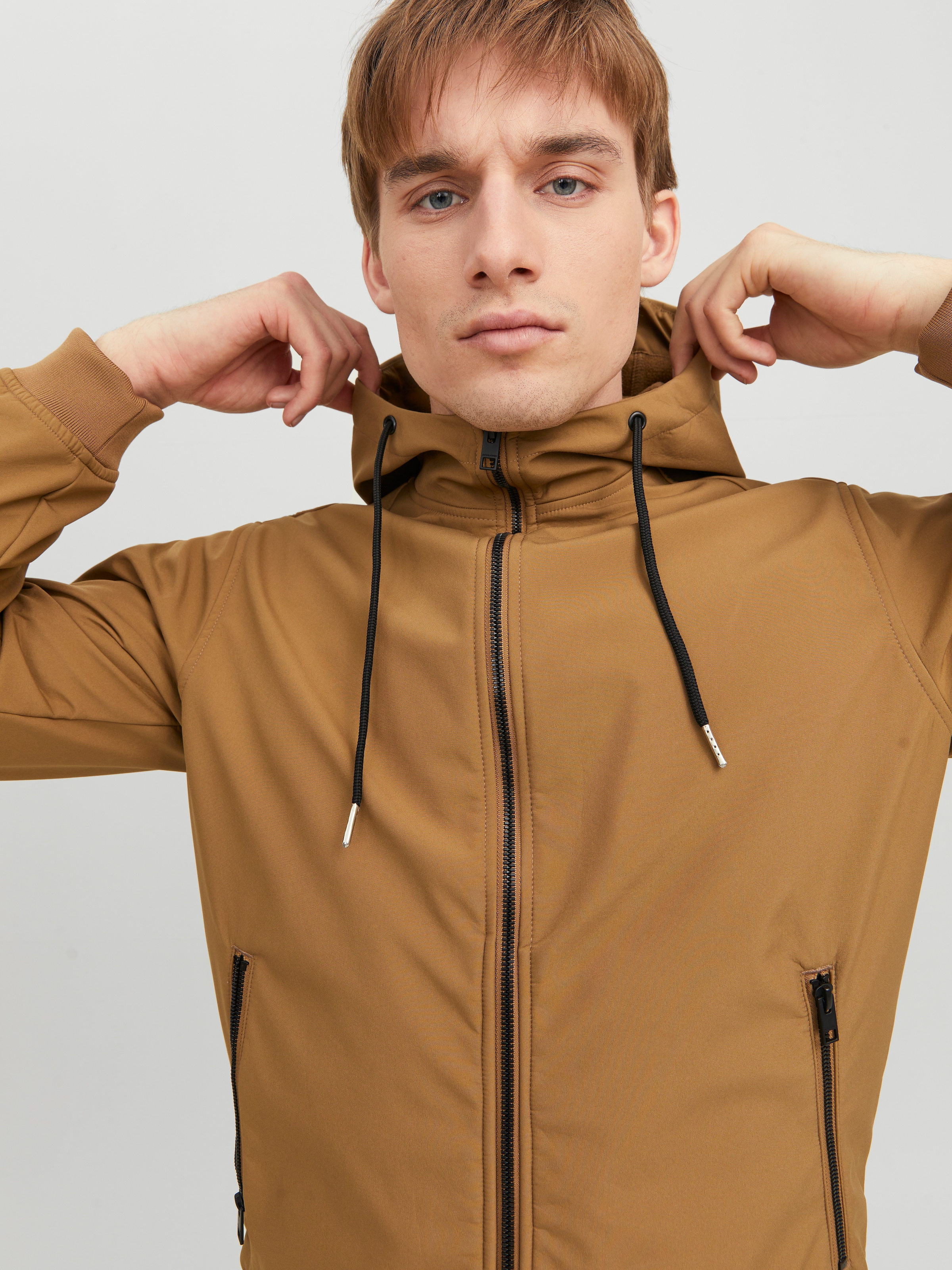Jack & Jones Softshelljacke »JJEBASIC mit wasserabweisender Funktion« mit Kapuze mit Kordelzug