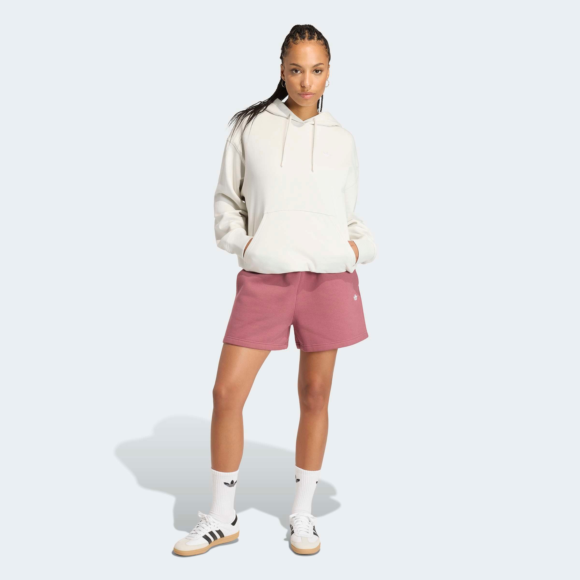 adidas Originals Shorts »ESS FL«  mit engem Schnitt, aus Baumwolle und Polyester