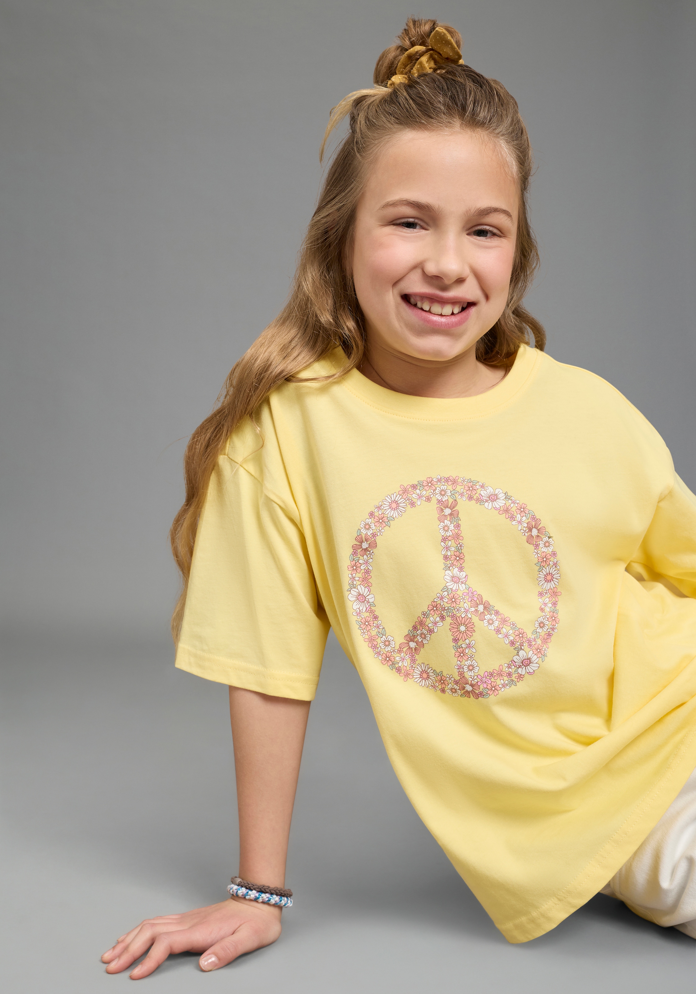 KIDSWORLD T-Shirt "T-Shirt Peacezeichen-Druck" lässige Passform, Kurzarm, mit Rundhalsausschnitt, aus Baumwolle