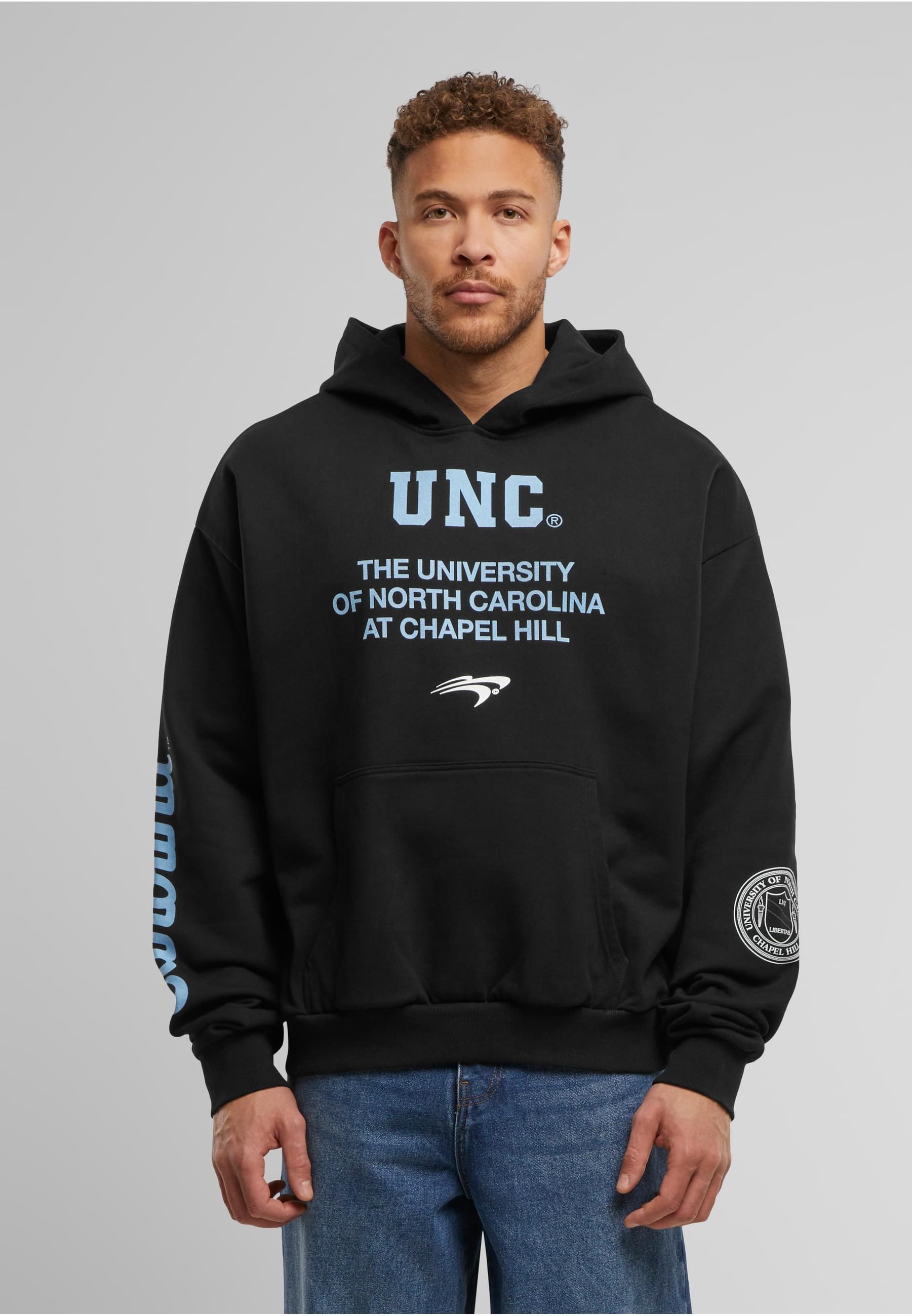 Upscale by Mister Tee Kapuzensweatshirt »Upscale by Mister Tee North Carolina Multi Logo Oversize Hoody«, 1 Stk.
