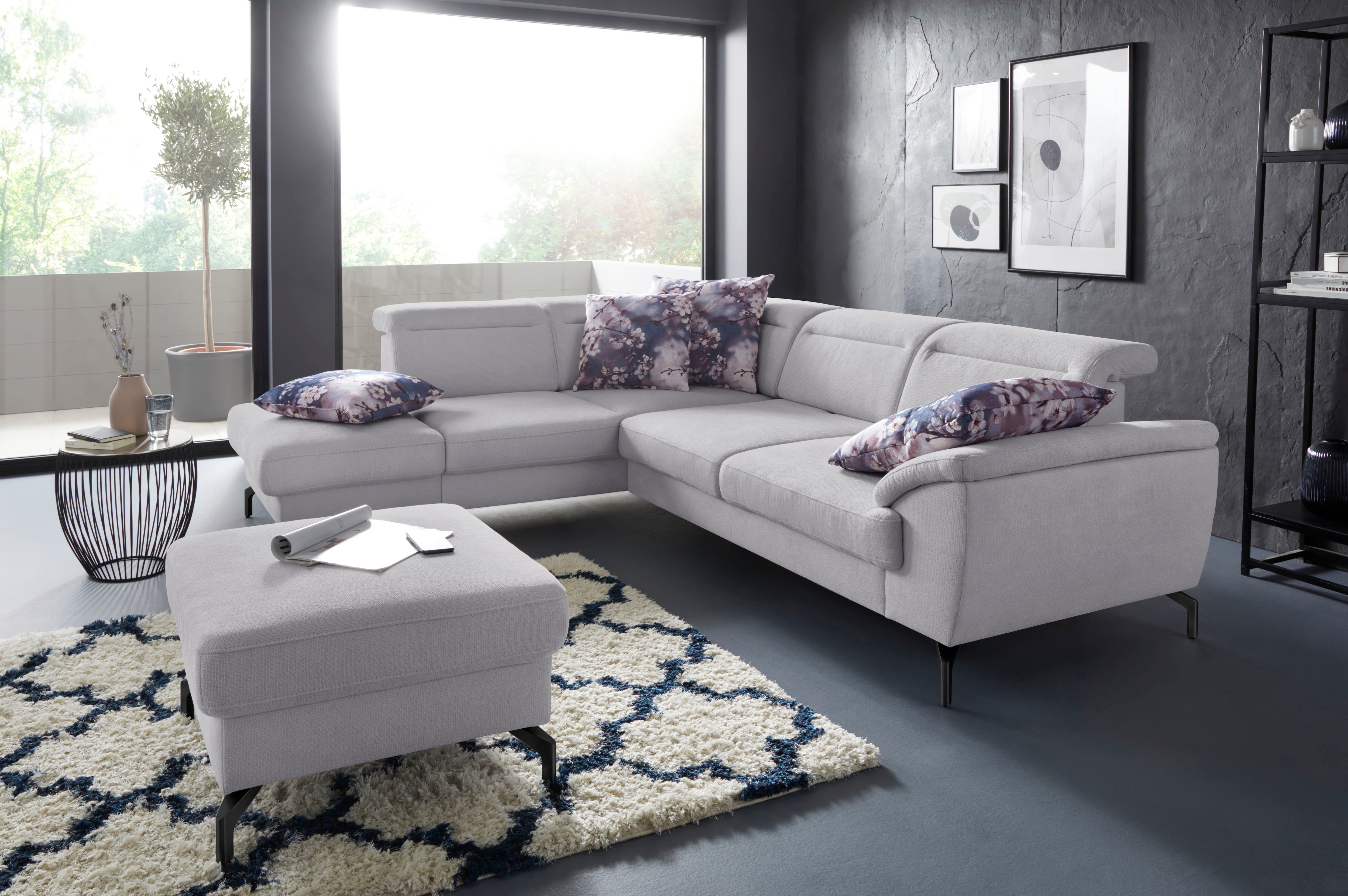 sit&more Ecksofa "Percy L-Form" 15 cm Fußhöhe, Sitztiefenverstellung, wahlweise in 2 Fußfarben