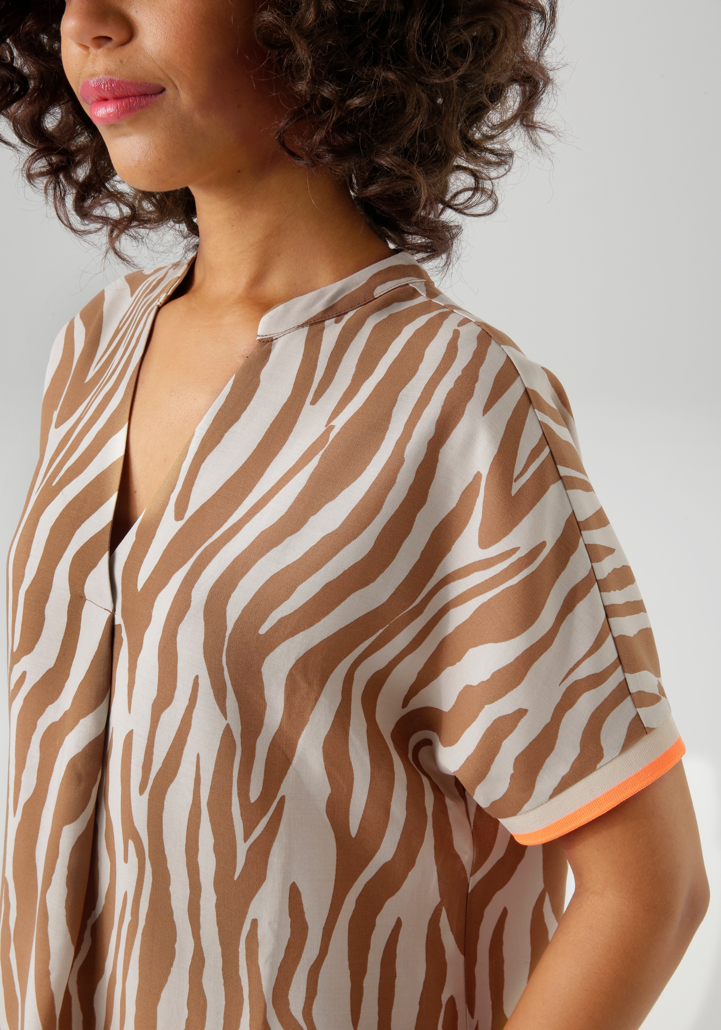 Thumbnail - Aniston CASUAL Sommerkleid, mit Zebrastreifen und extravagantem Bordüren-Druck