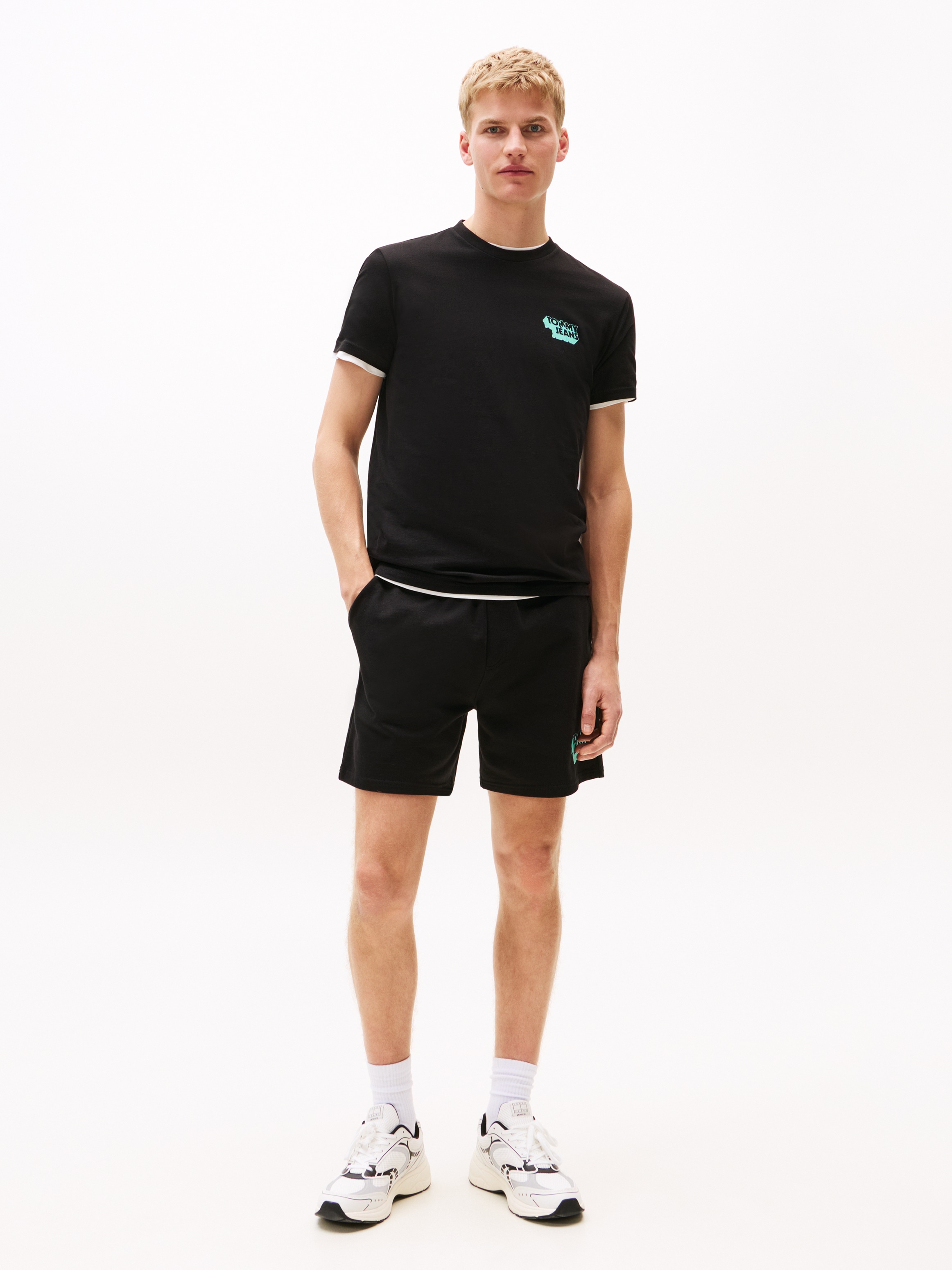 Tommy Jeans T-Shirt »TJM SLIM STACK LOGO TEE EXT«, Mit Rundhalsausschnitt
