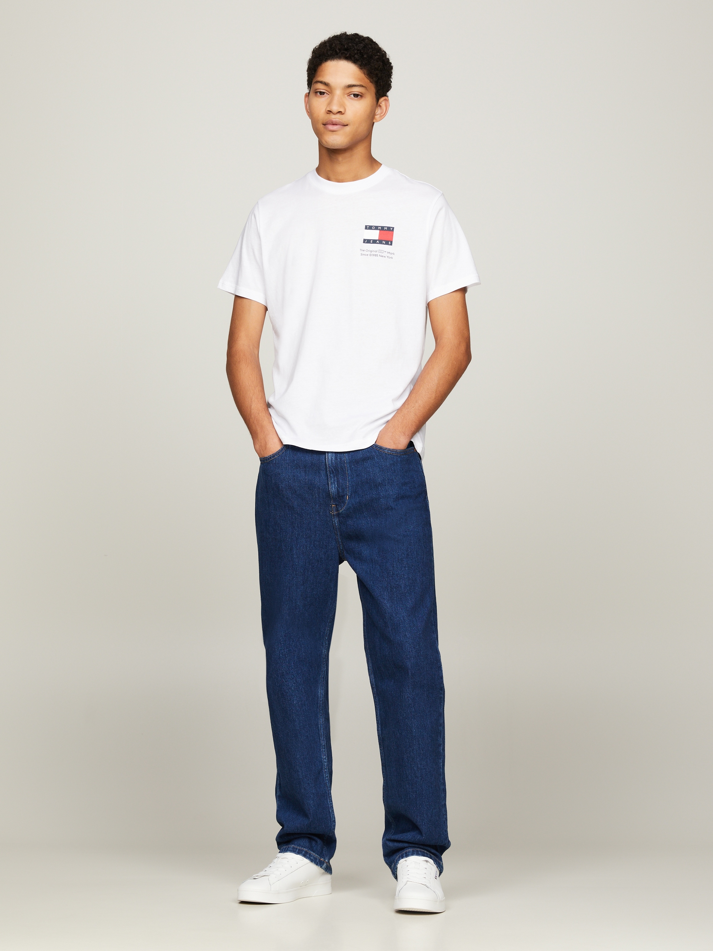 Tommy Jeans T-Shirt »TJM SLIM 2PACK S/S FLAG DNA TEE«, (Packung, 2er), mit großem Logodruck auf der Brust