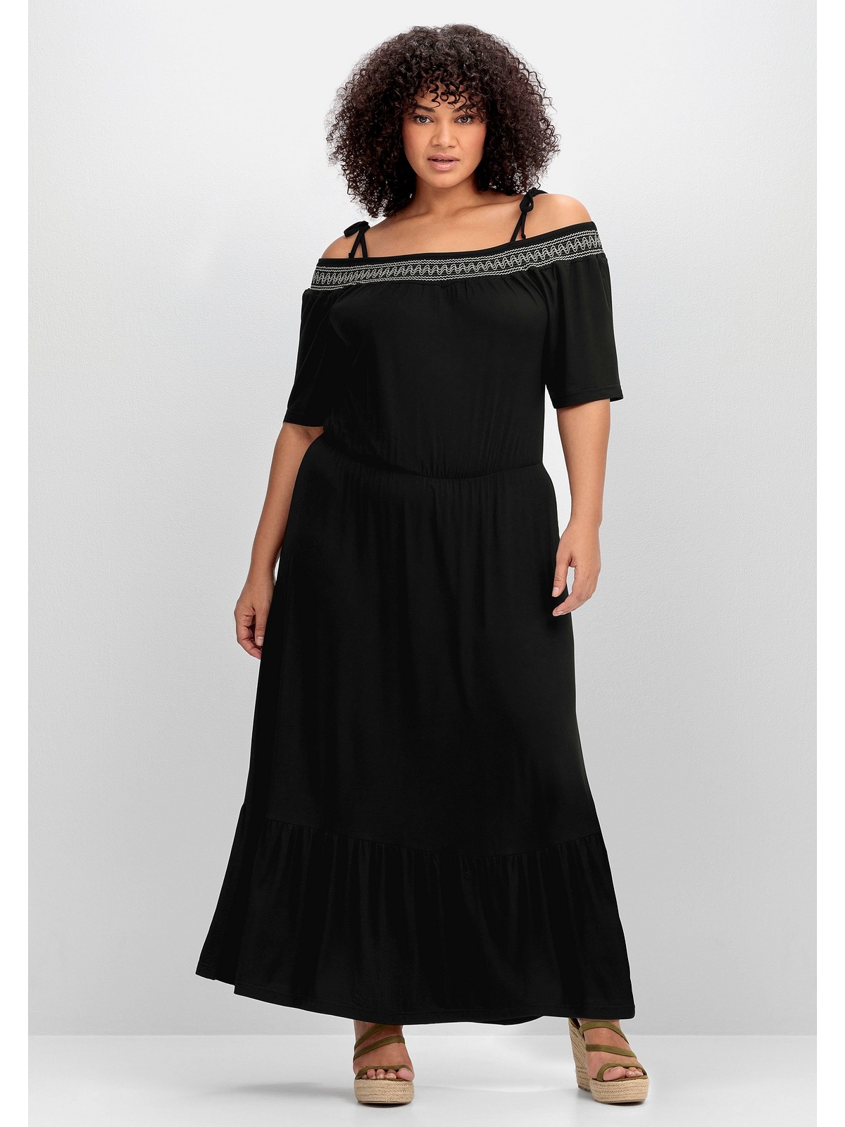 Sheego Strandkleid »Große Größen«, mit Carmenausschnitt und Volants
