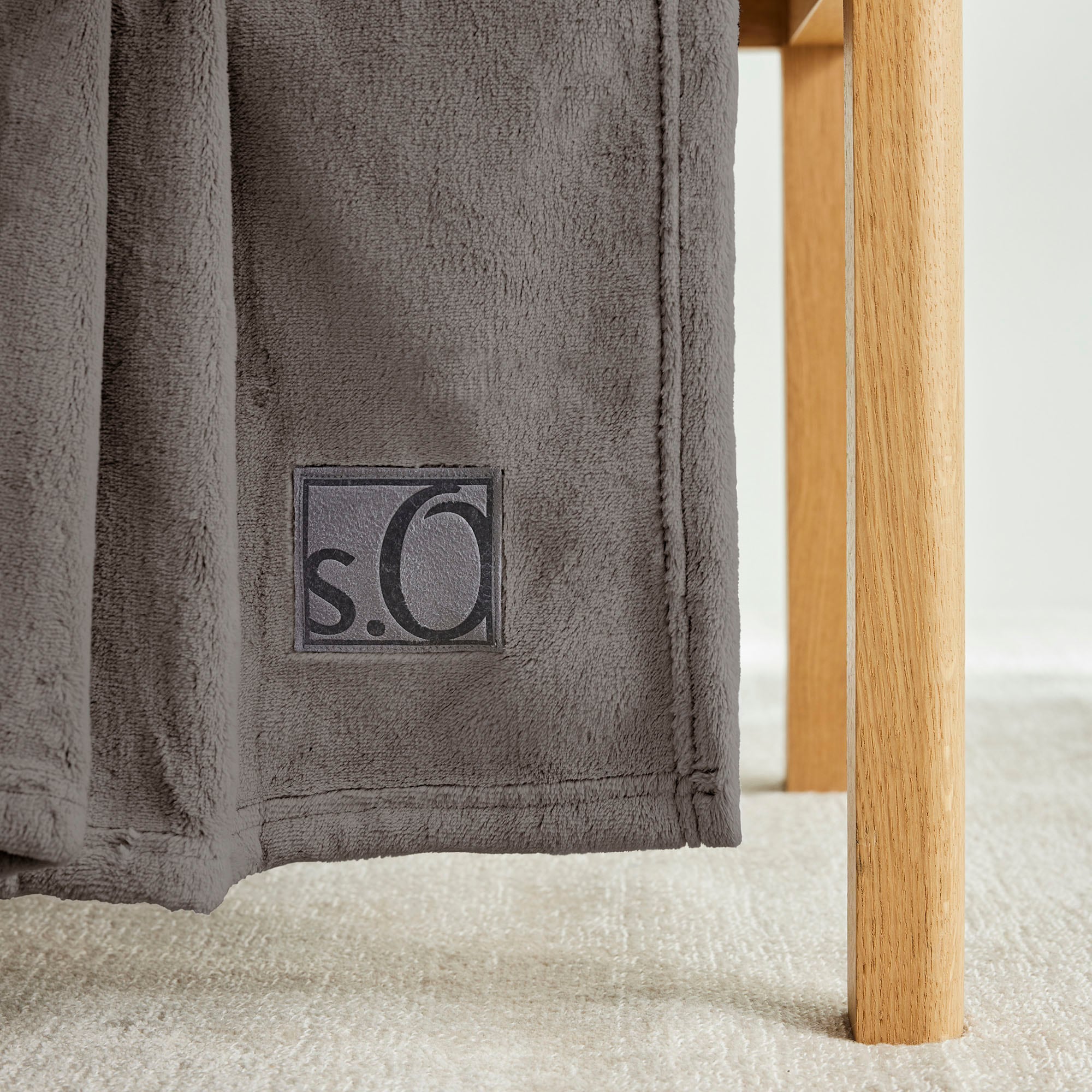 s.Oliver Wohndecke »s.Oliver Decke Kuschelsoft« 150 x 200 cm , in bunten Farben, weich, 330g/m²