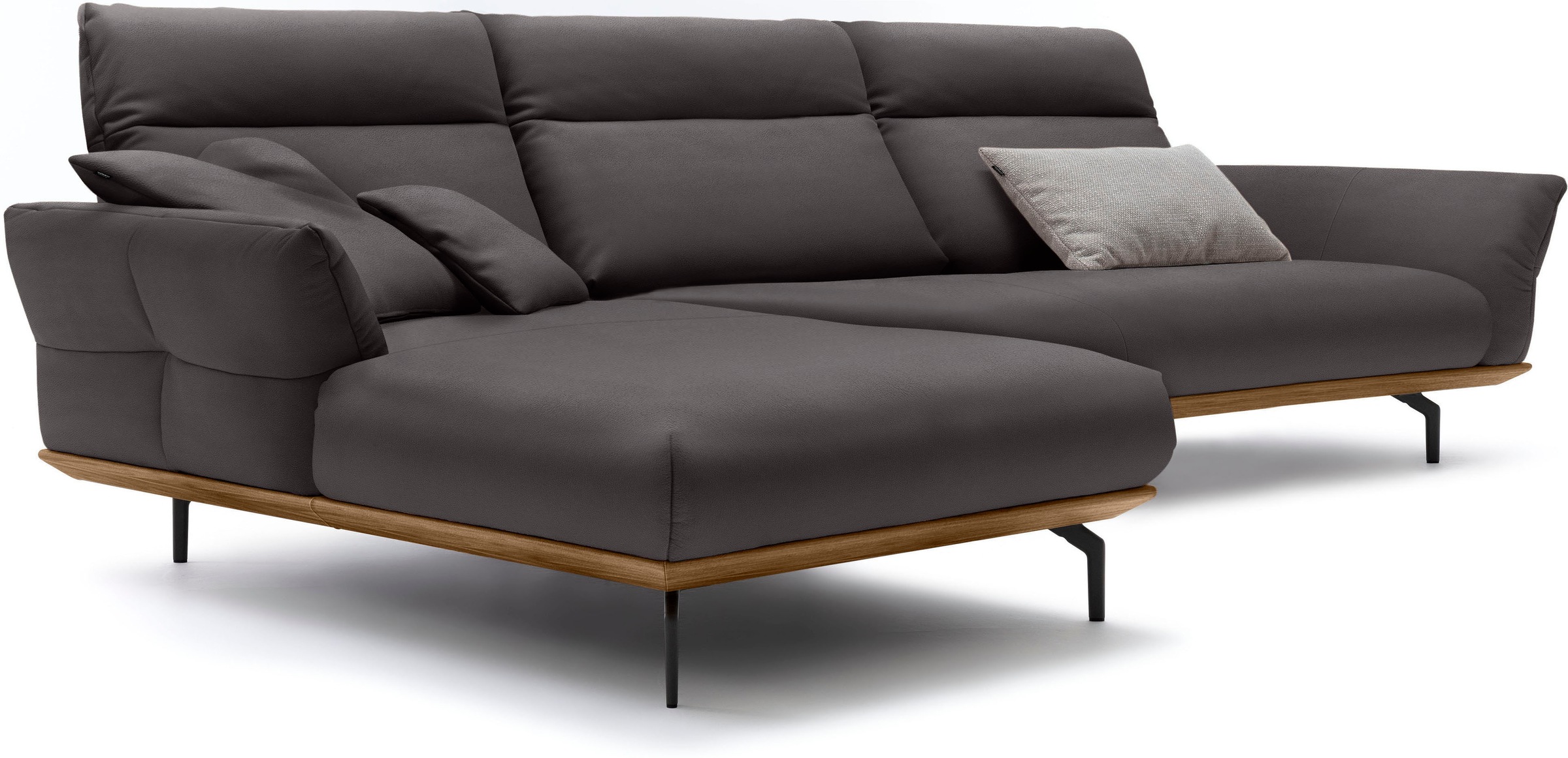 Creation BY ROLF BENZ Ecksofa »CR.460«, Sockel in Nussbaum, Winkelfüße in Umbragrau, Breite 338 cm