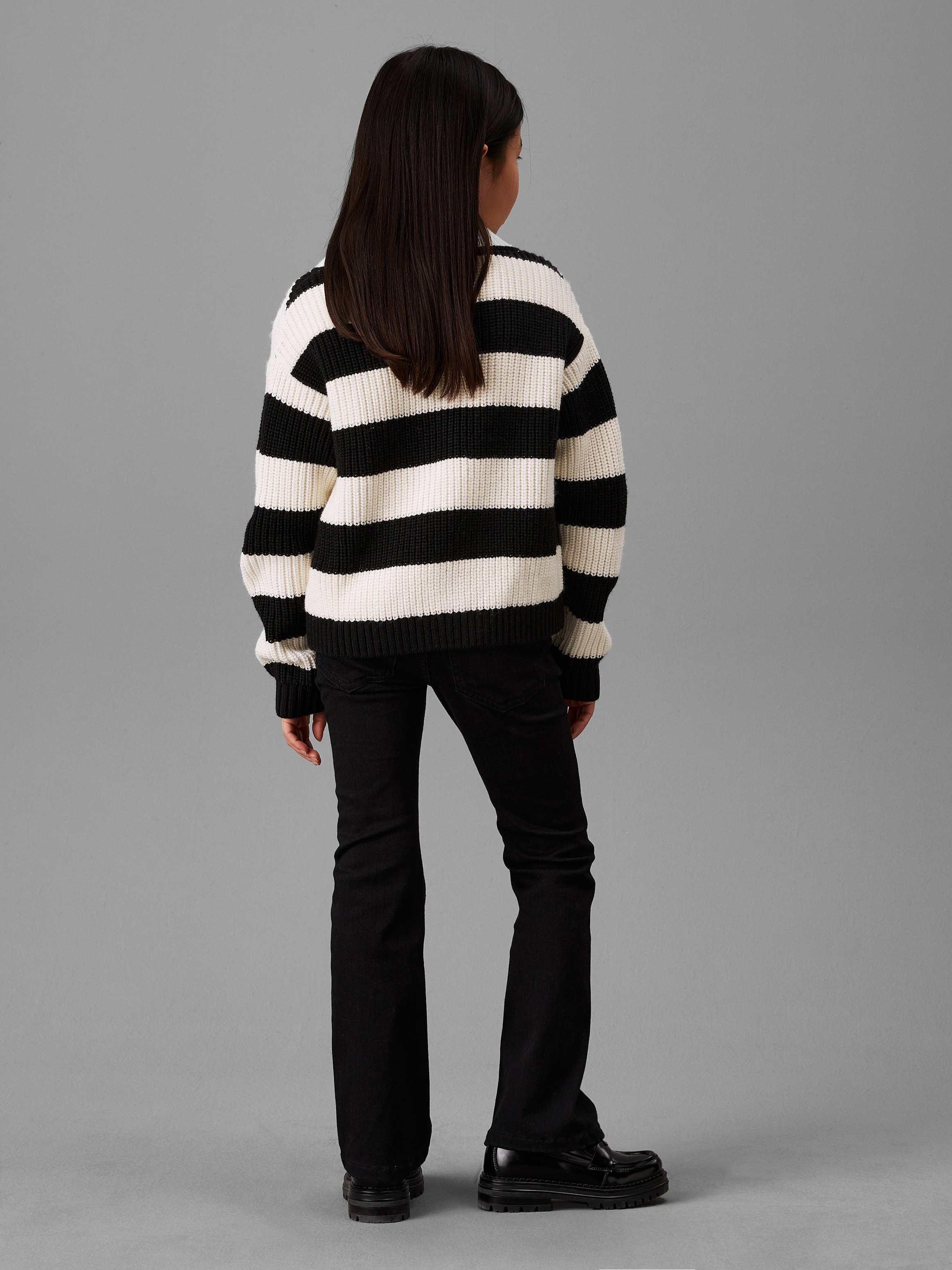 Calvin Klein Jeans Schlagjeans »Mr Flare Ess Black Str Denim«, für Kinder bis 16 Jahre und mit Logopatch