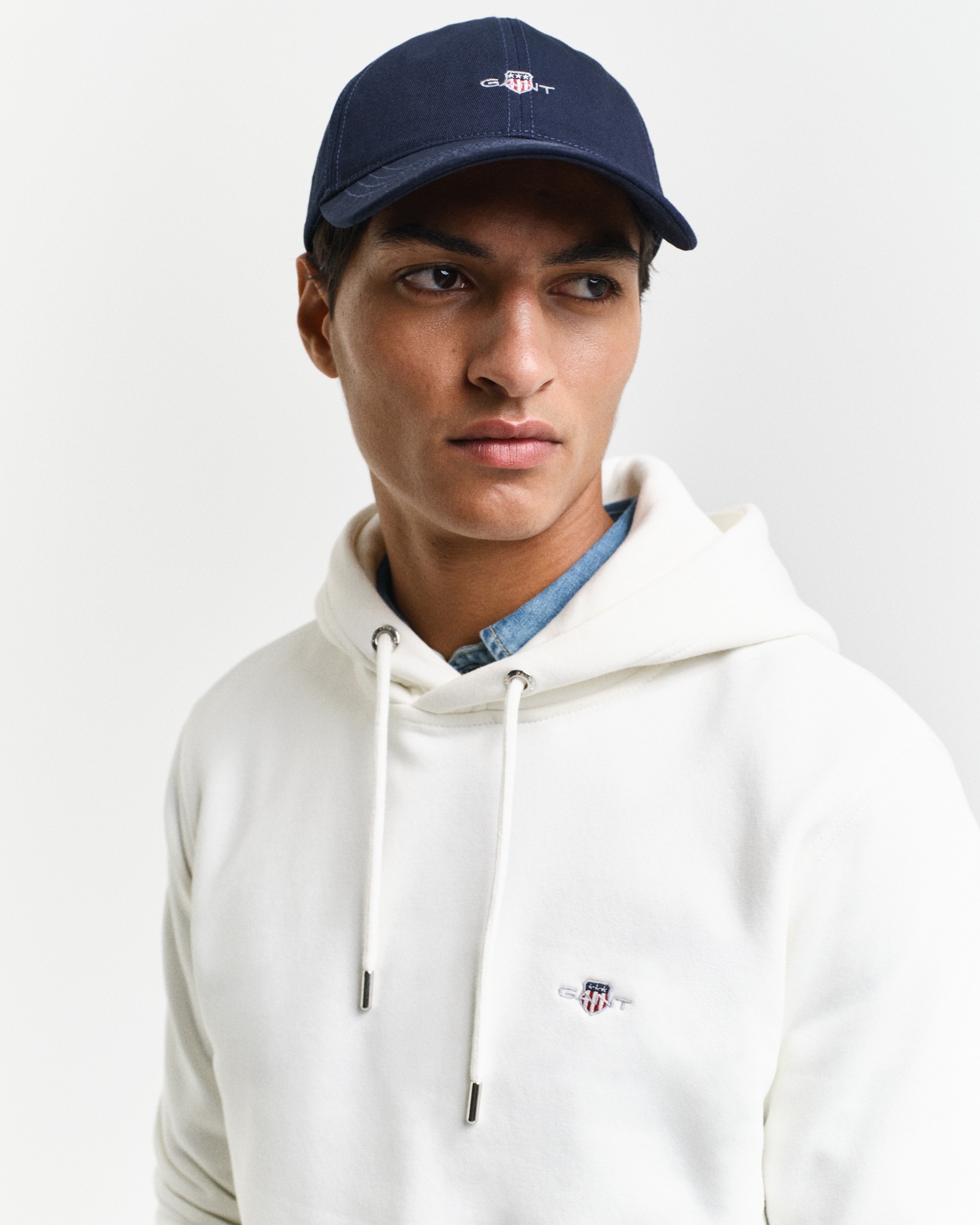 Gant Hoodie »REG SHIELD HOODIE«, mit Logostickerei auf der Brust
