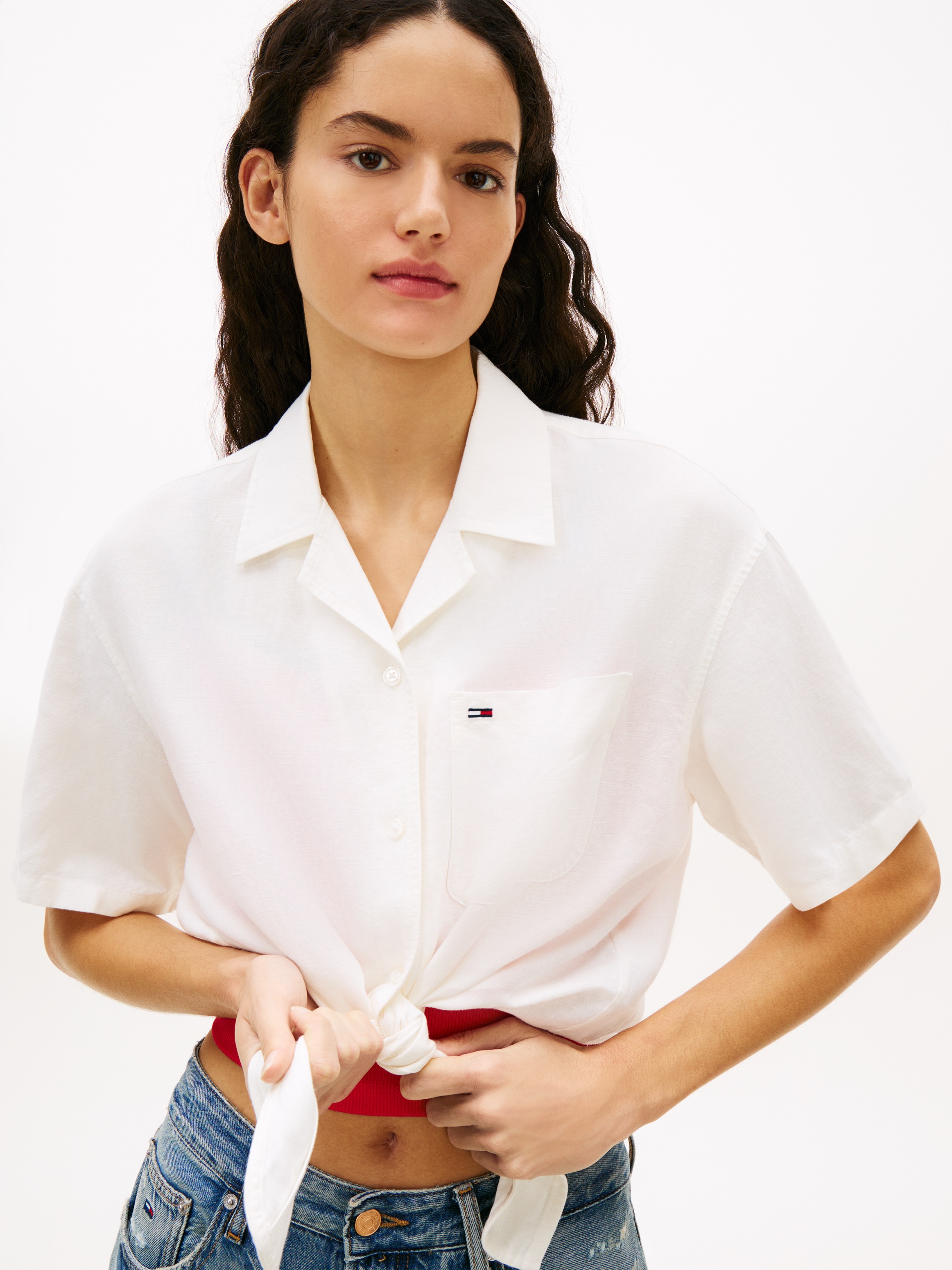 Tommy Jeans Kurzarmbluse »TJW TIE FRONT LINEN SHIRT« mit Knoten-Detail am Saum, Relaxed Fit