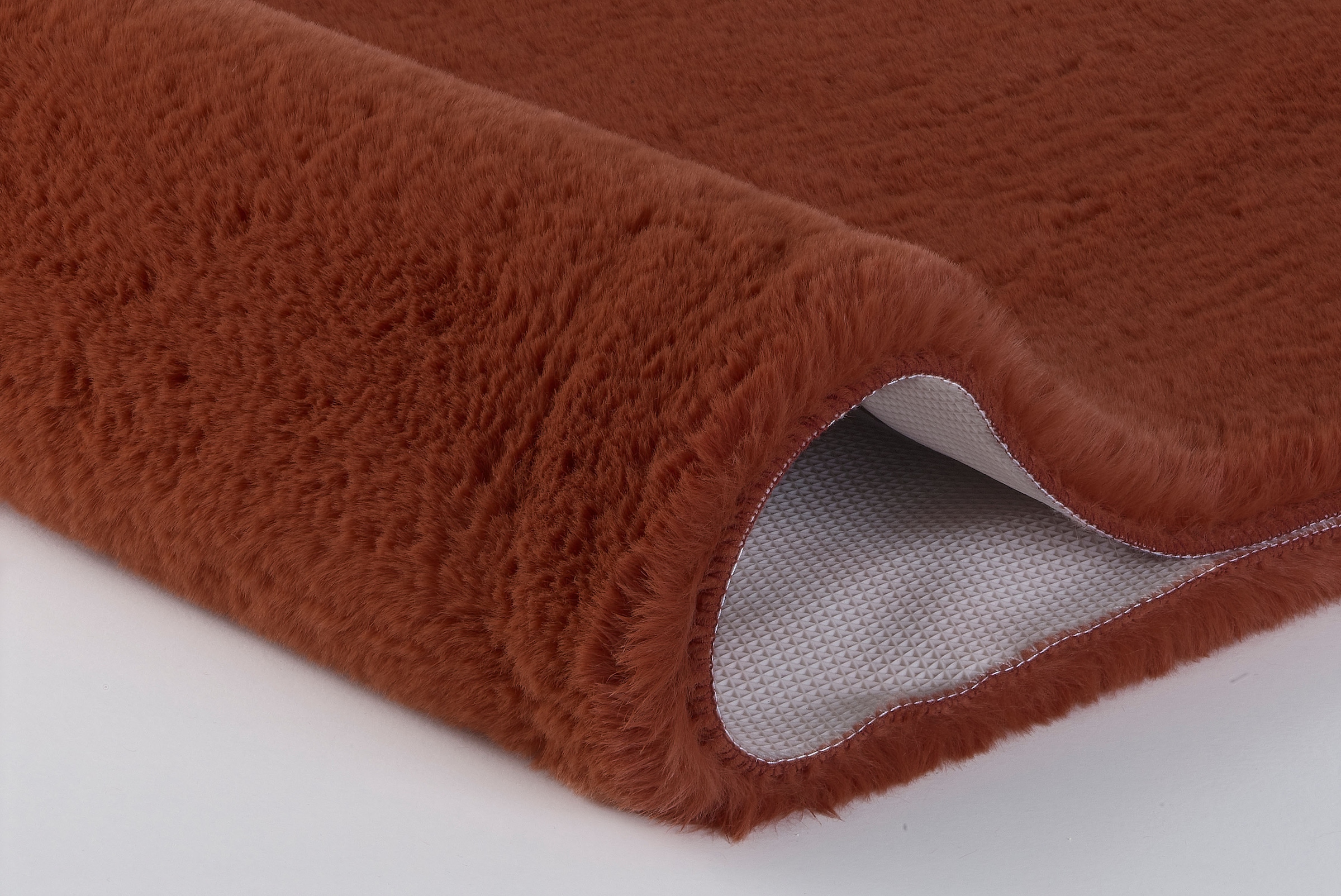 Kleine Wolke Badematte »Cony«, rutschhemmend beschichtet, fußbodenheizungsgeeignet, Badteppich, Fell-Optik, Uni Farben, besonders weich & kuschelig