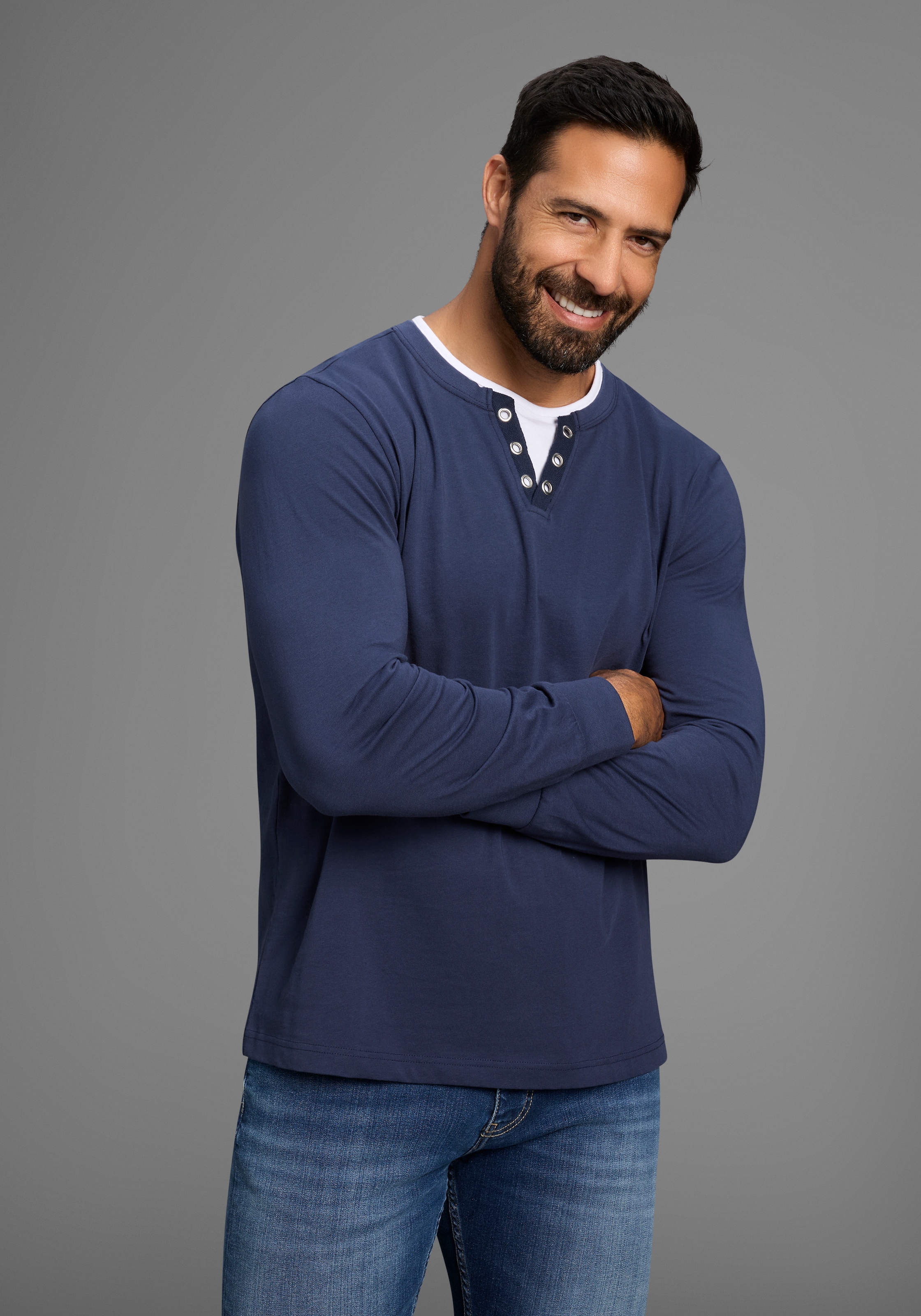 Mans World Rundhalsshirt "Neue Kollektion", mit Kontrasteinsatz am Halsauss günstig online kaufen