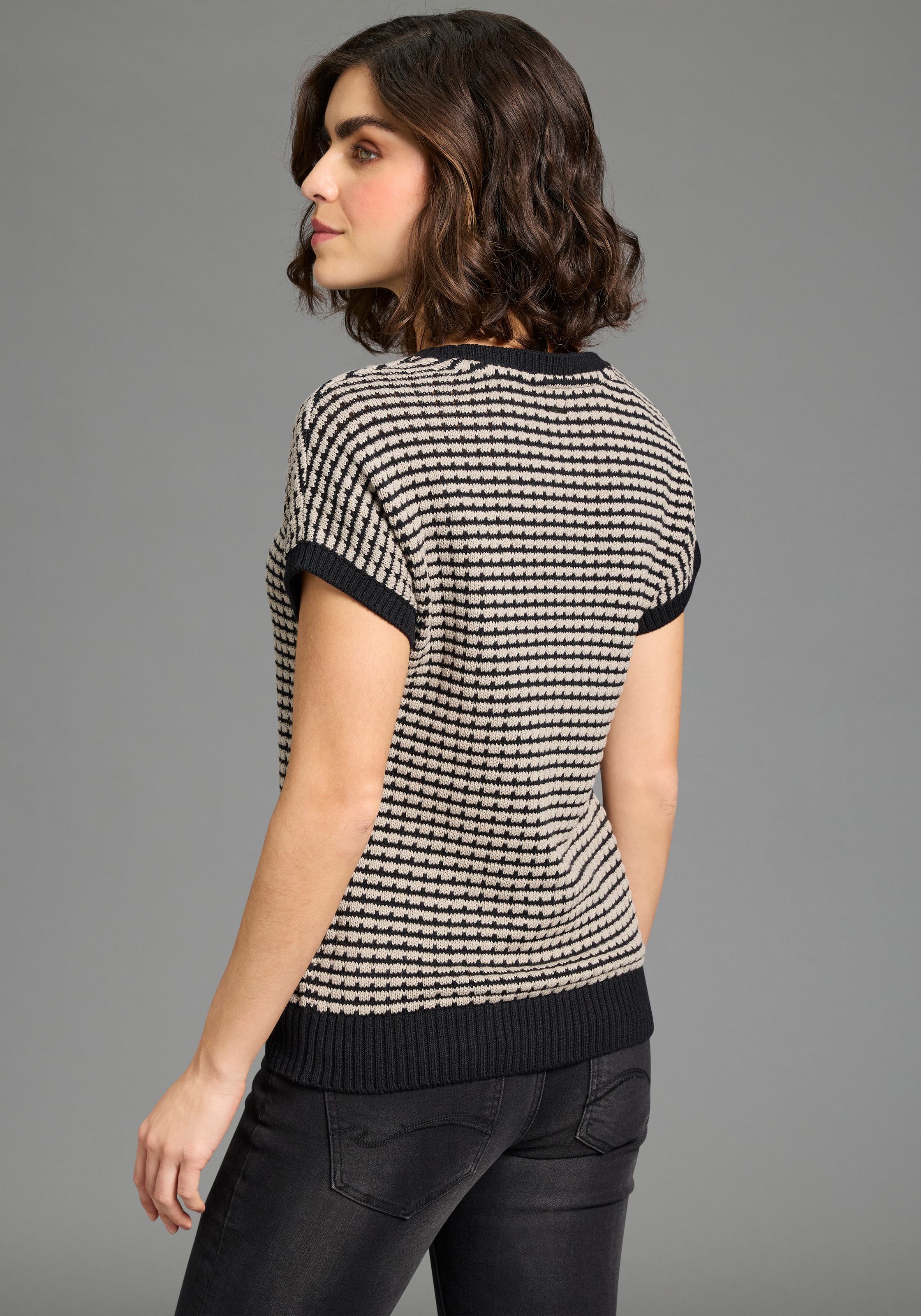 Thumbnail - KangaROOS Kurzarmpullover aus strukturiertem Baumwoll-Mix, mit Rundhalsausschnitt, loose fit