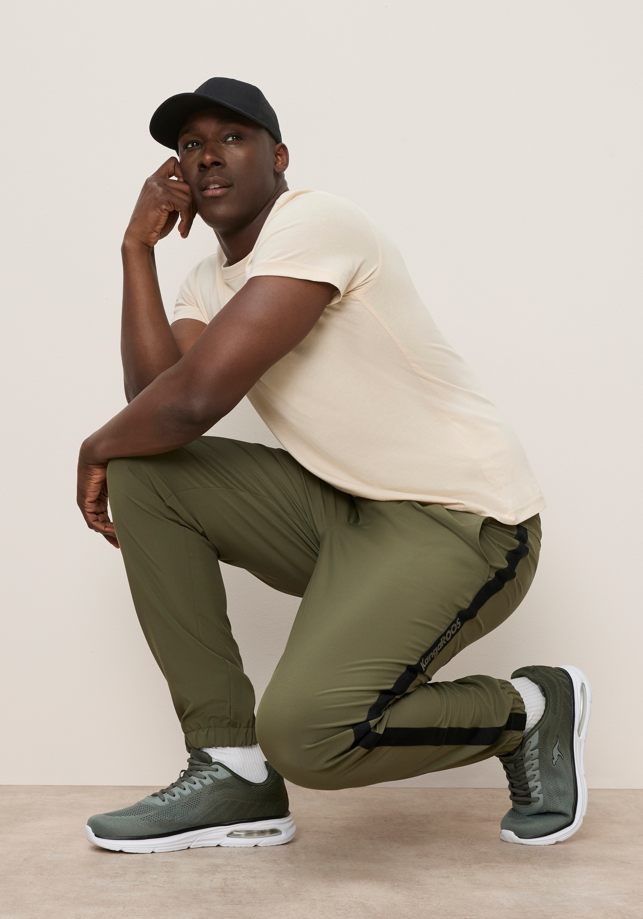 KangaROOS Jogger Pants  Slim Fit, mit schmaler Beinform, auch in großen Größen