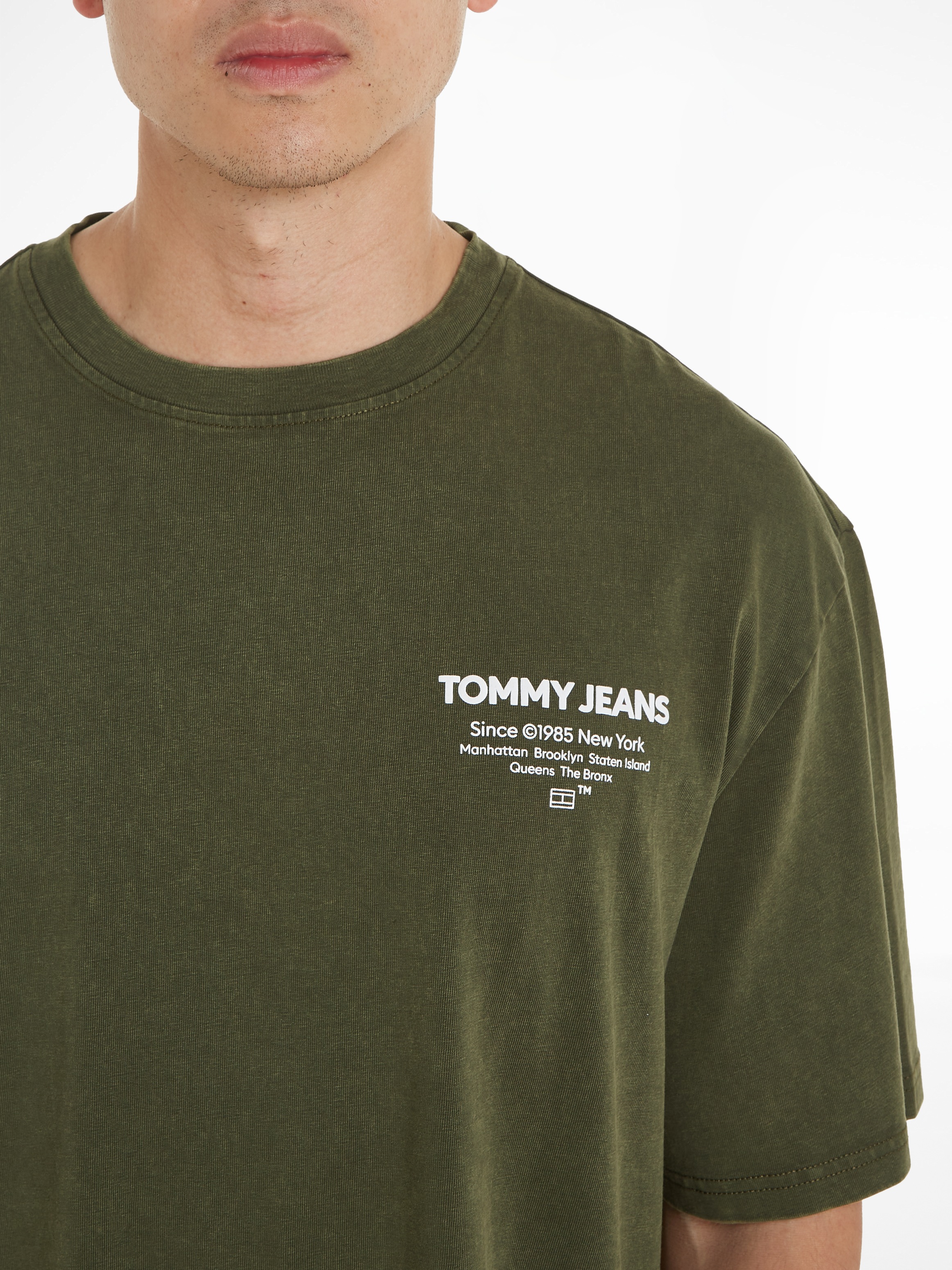 Tommy Jeans T-Shirt »TJM REG WASHED ESSENTIAL TJ TEE«, mit Rückenprint