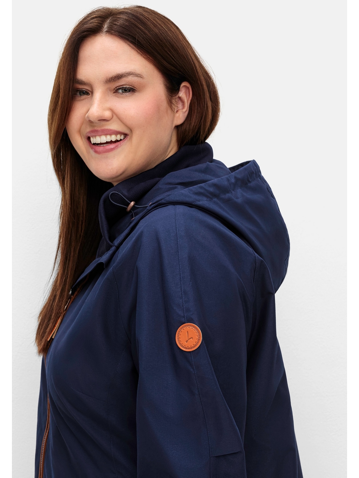 Sheego Langjacke »Große Größen«, mit Kapuze, aus Microfaser, mit Kontrastdetails