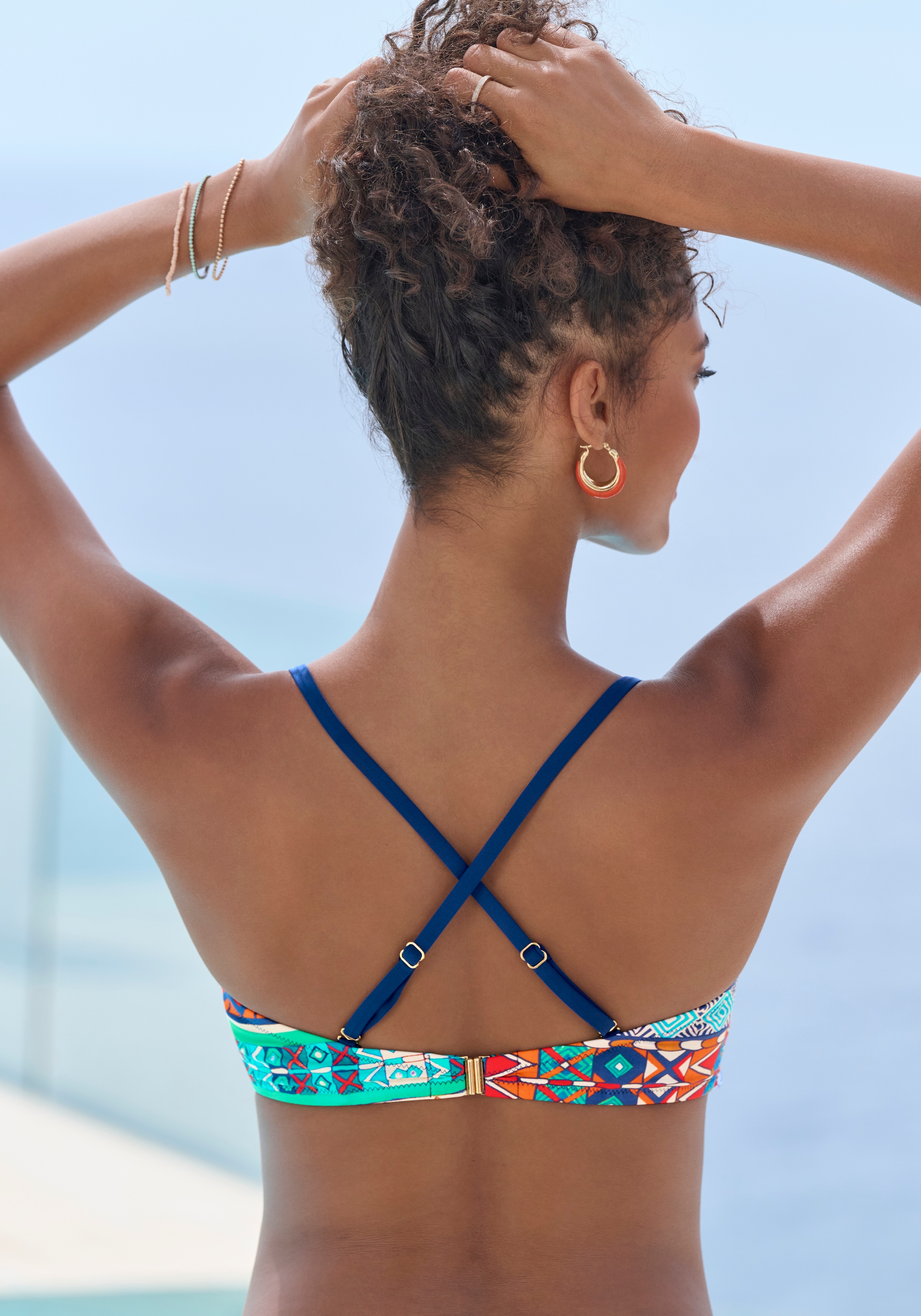 Buffalo Bügel-Bandeau-Bikini mit farbenfrohen Design