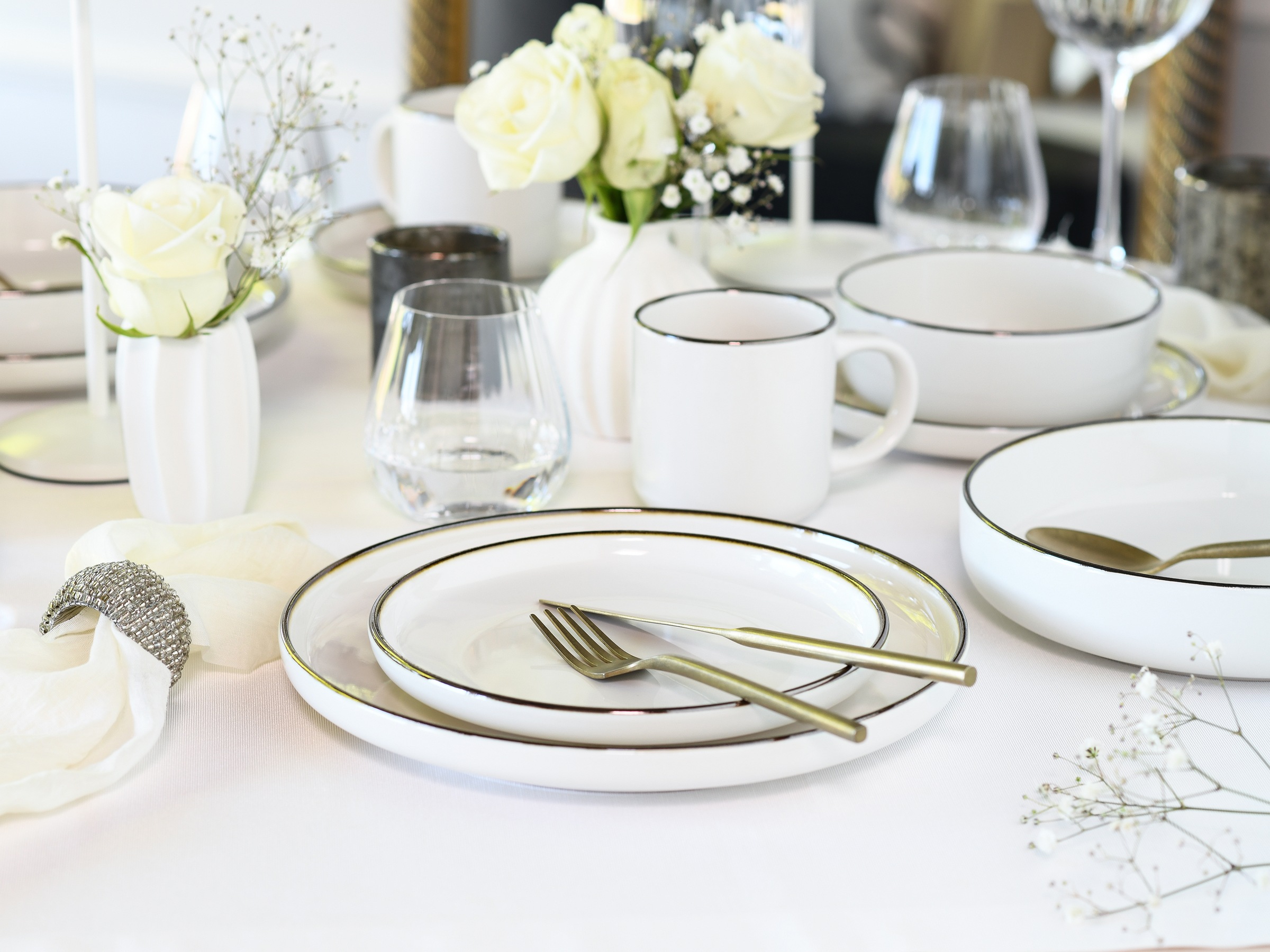 Thumbnail - CreaTable Kombiservice "Nordic Festive, Service 30-tlg." Minimalistisches Design, Dezente goldene Akzente