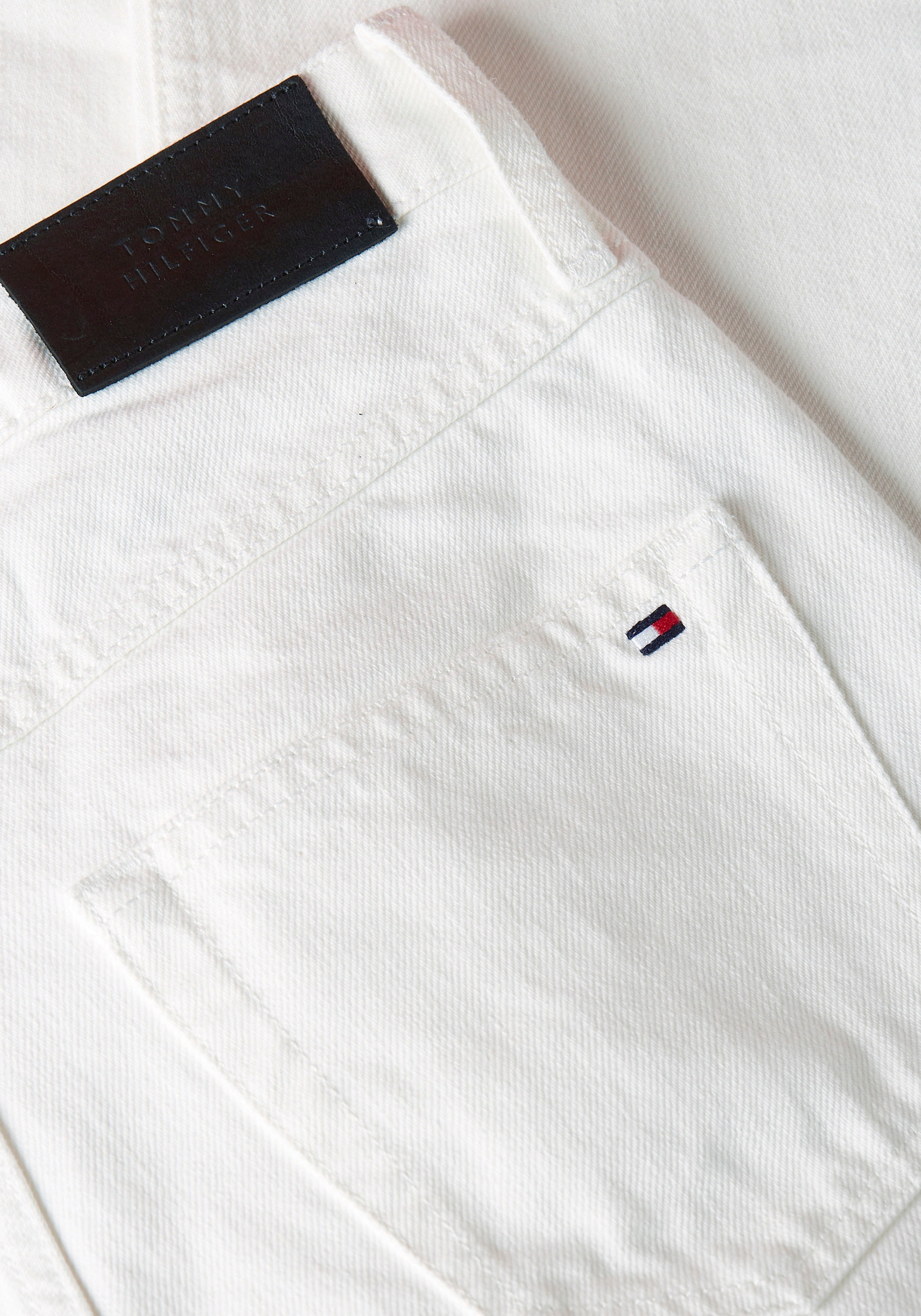 Tommy Hilfiger mit Bequeme | Jeans, online BAUR bestellen Markenlabel